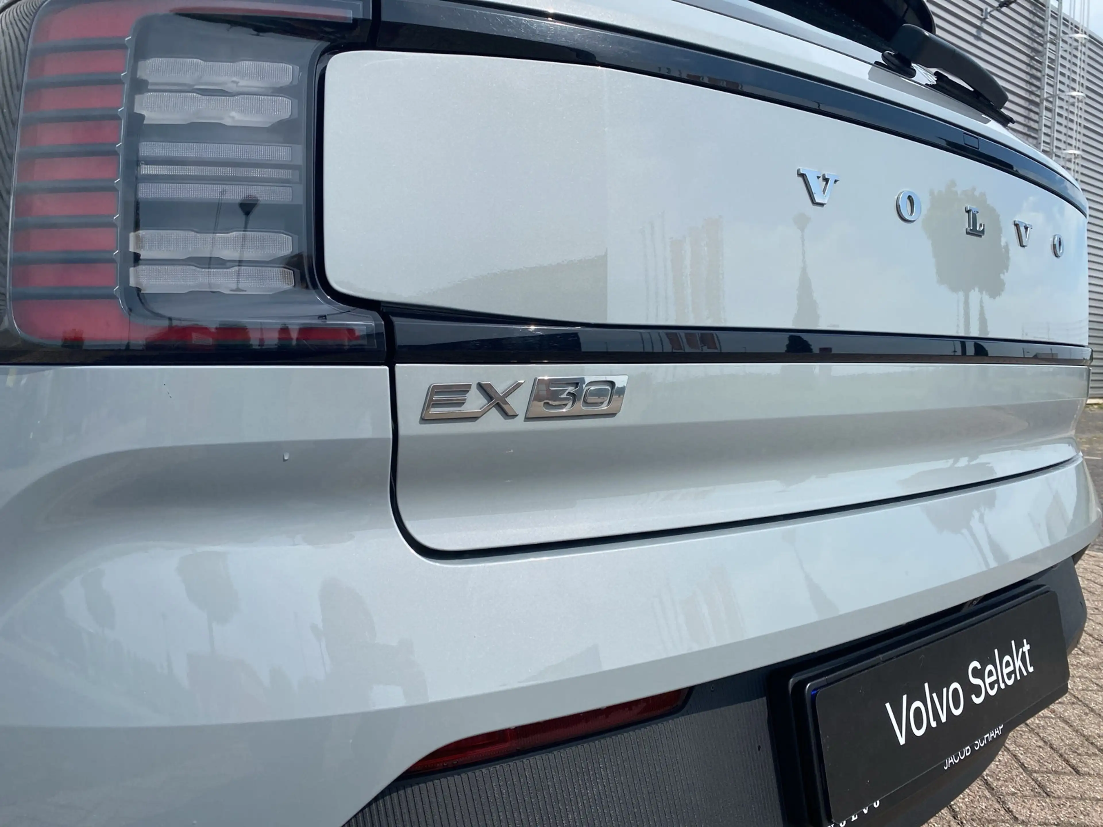 Volvo EX30 Single Motor Extended Range Plus 69 kWh / Trekhaak — photo 5