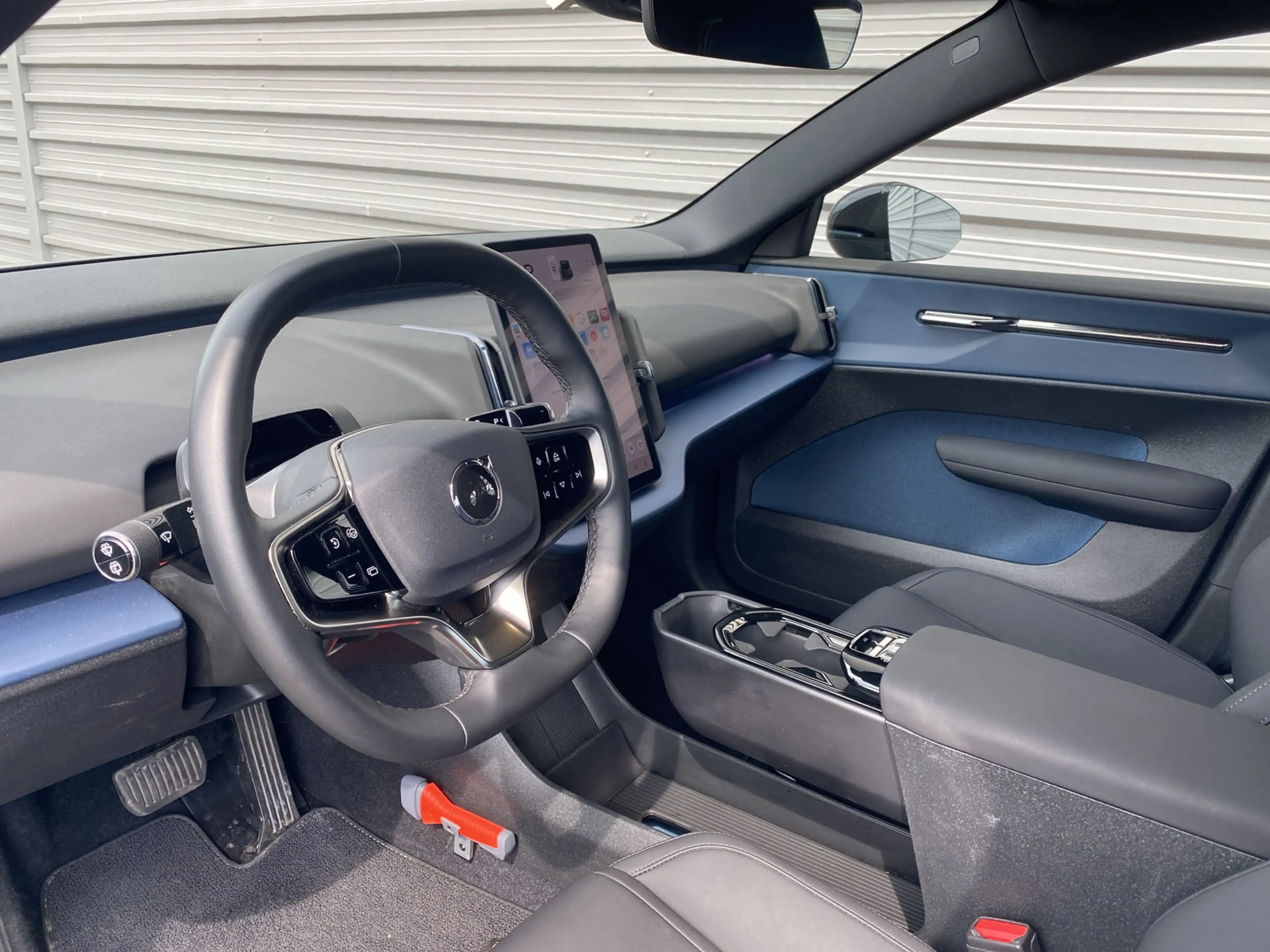 Volvo EX30 Single Motor Extended Range Plus 69 kWh / Trekhaak — photo 10