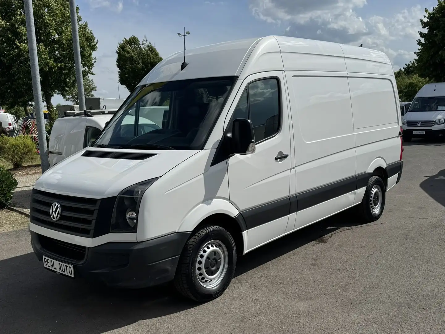 Volkswagen Crafter Kasten 35 MR L2H2 Klima*AHK*Kamera Weiß - 2