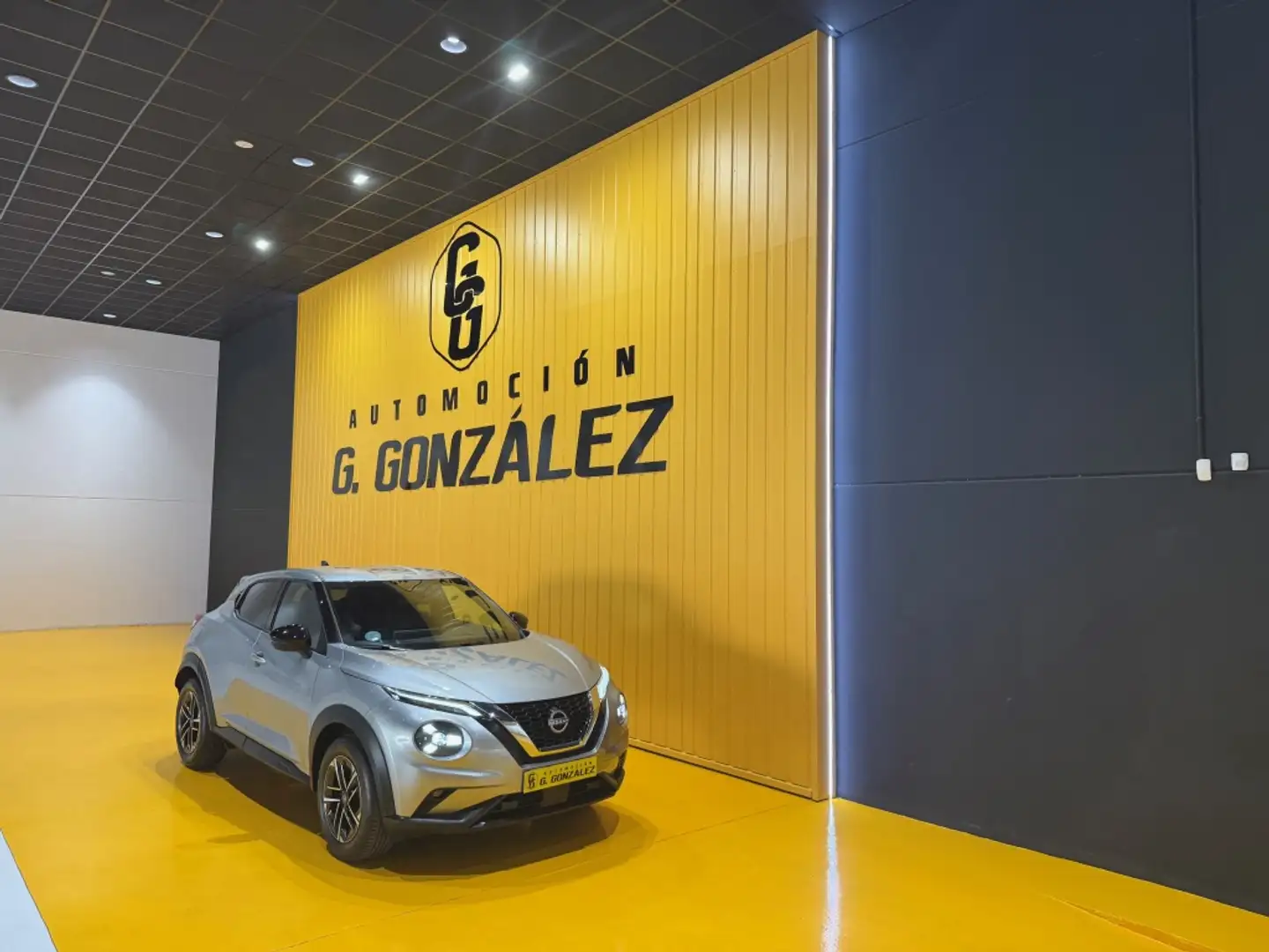 Nissan Juke 1.0 DIG-T N-Connecta 4x2 DCT 7 114 Plateado - 1