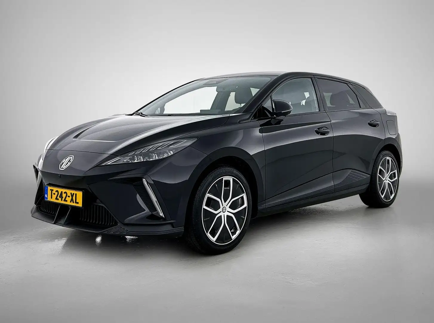 MG MG4 Electric Luxury 64 kWh | Stoelverwarming | Stuurve Noir - 1