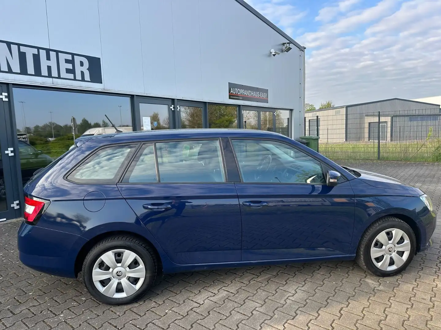 Skoda Fabia Combi Active  Klima Bleu - 2
