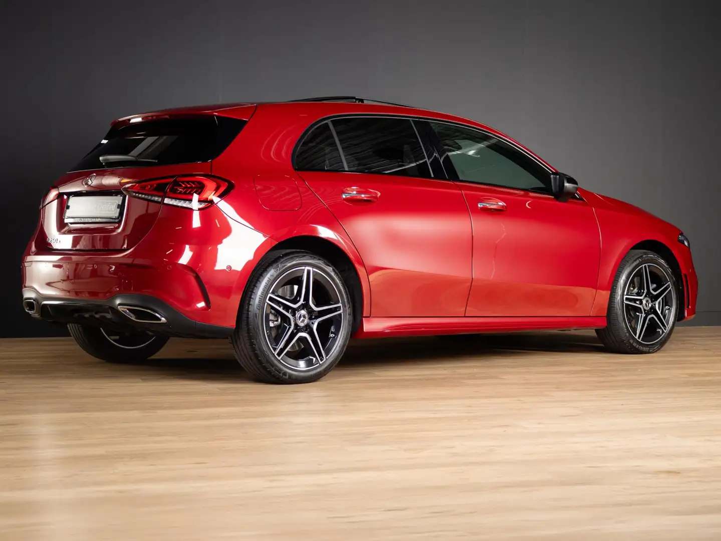 Mercedes-Benz A 250 Hatchback e AMG Line Panorama dak Rood - 2