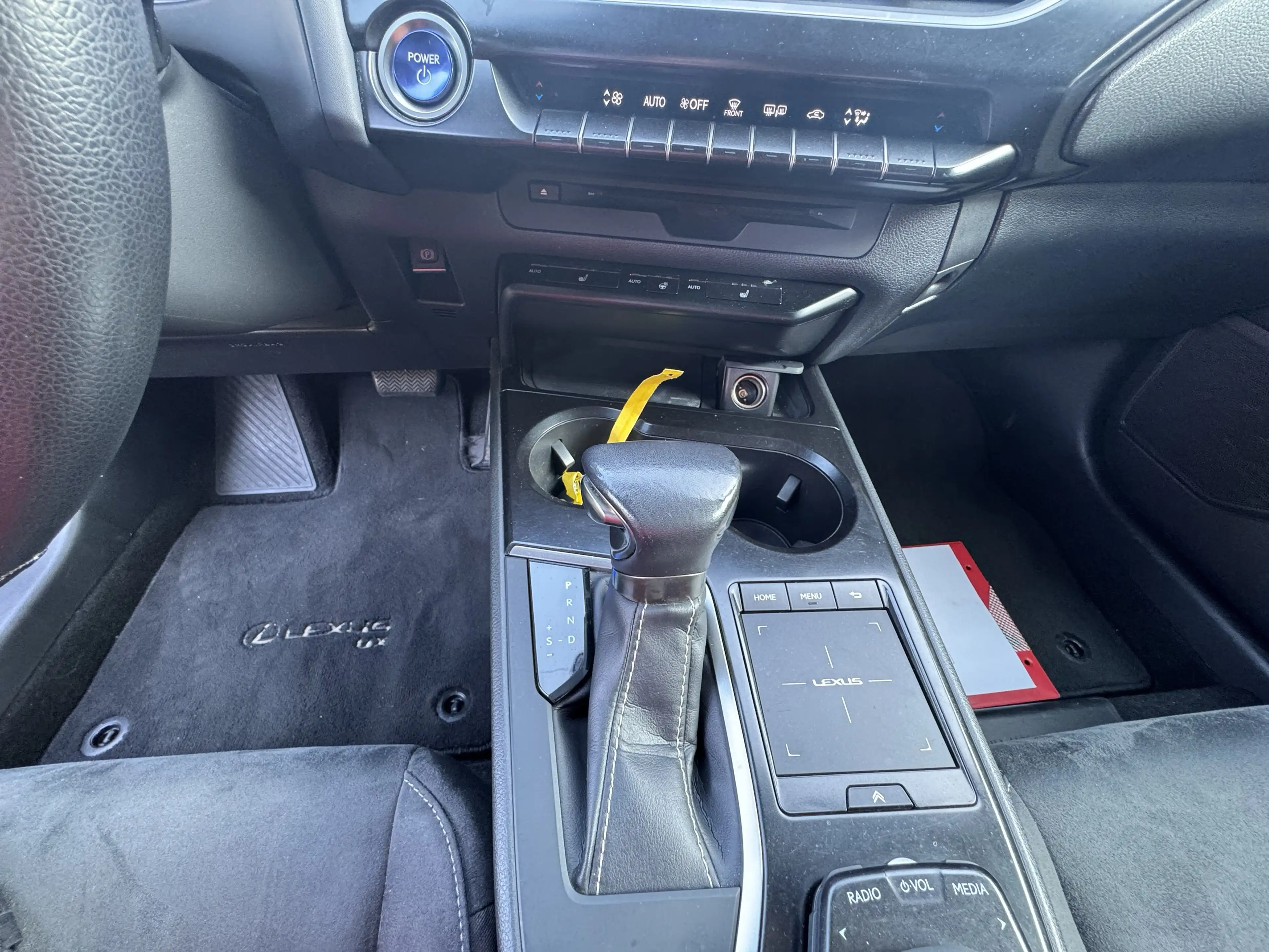 Lexus UX 250h LAUNCH EDITION BI-LED NAVI KEY- LESS — photo 15