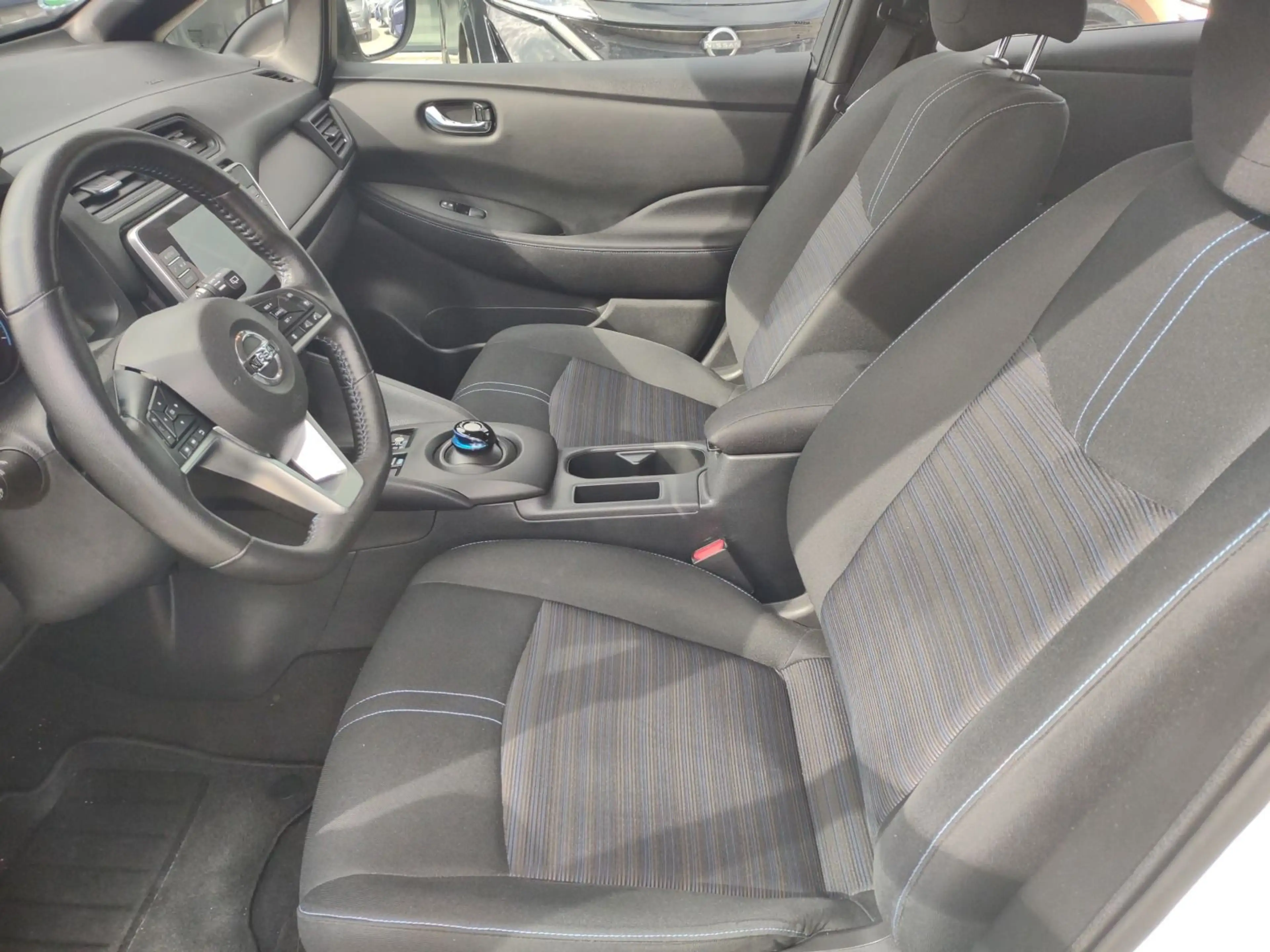 Nissan Leaf Acenta 40kW Winter-Paket / Kamera /  Winter — photo 15
