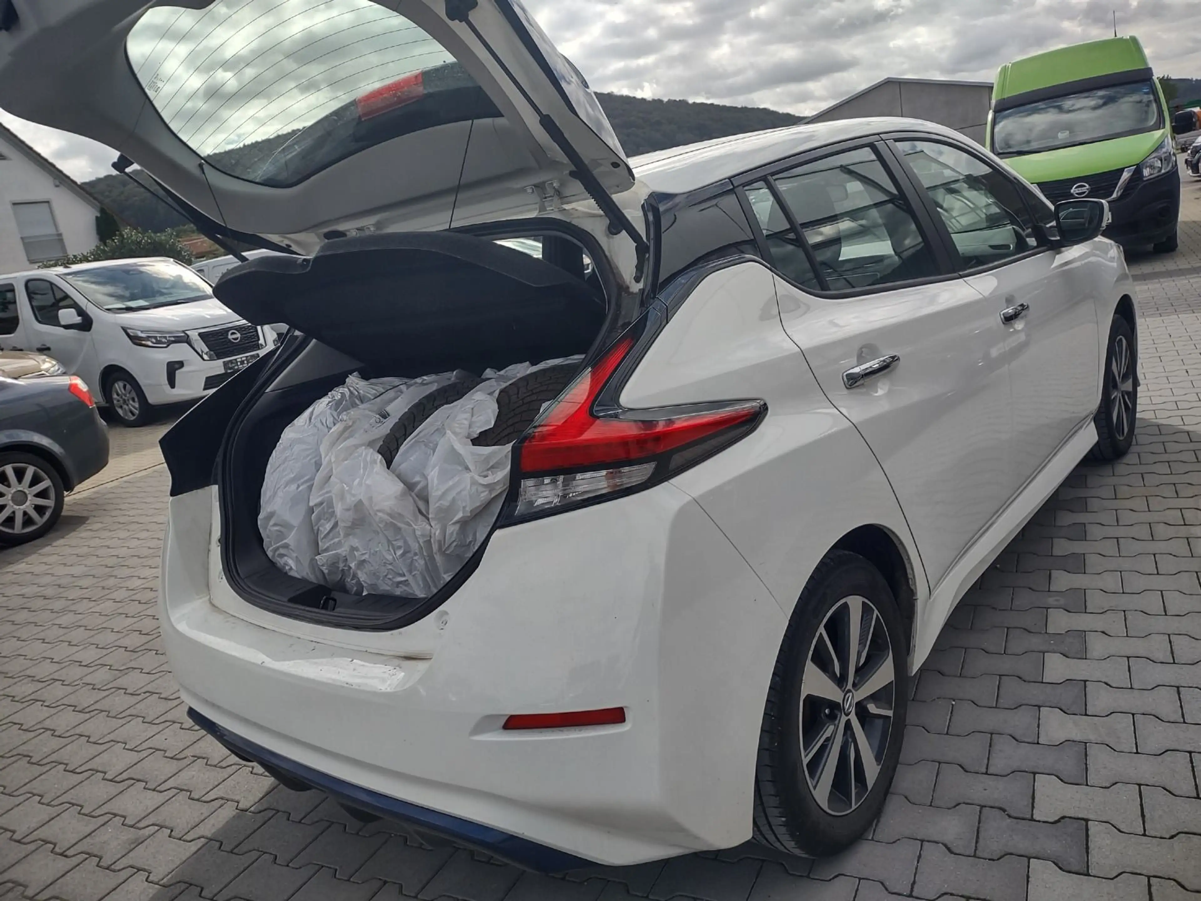 Nissan Leaf Acenta 40kW Winter-Paket / Kamera /  Winter — photo 10