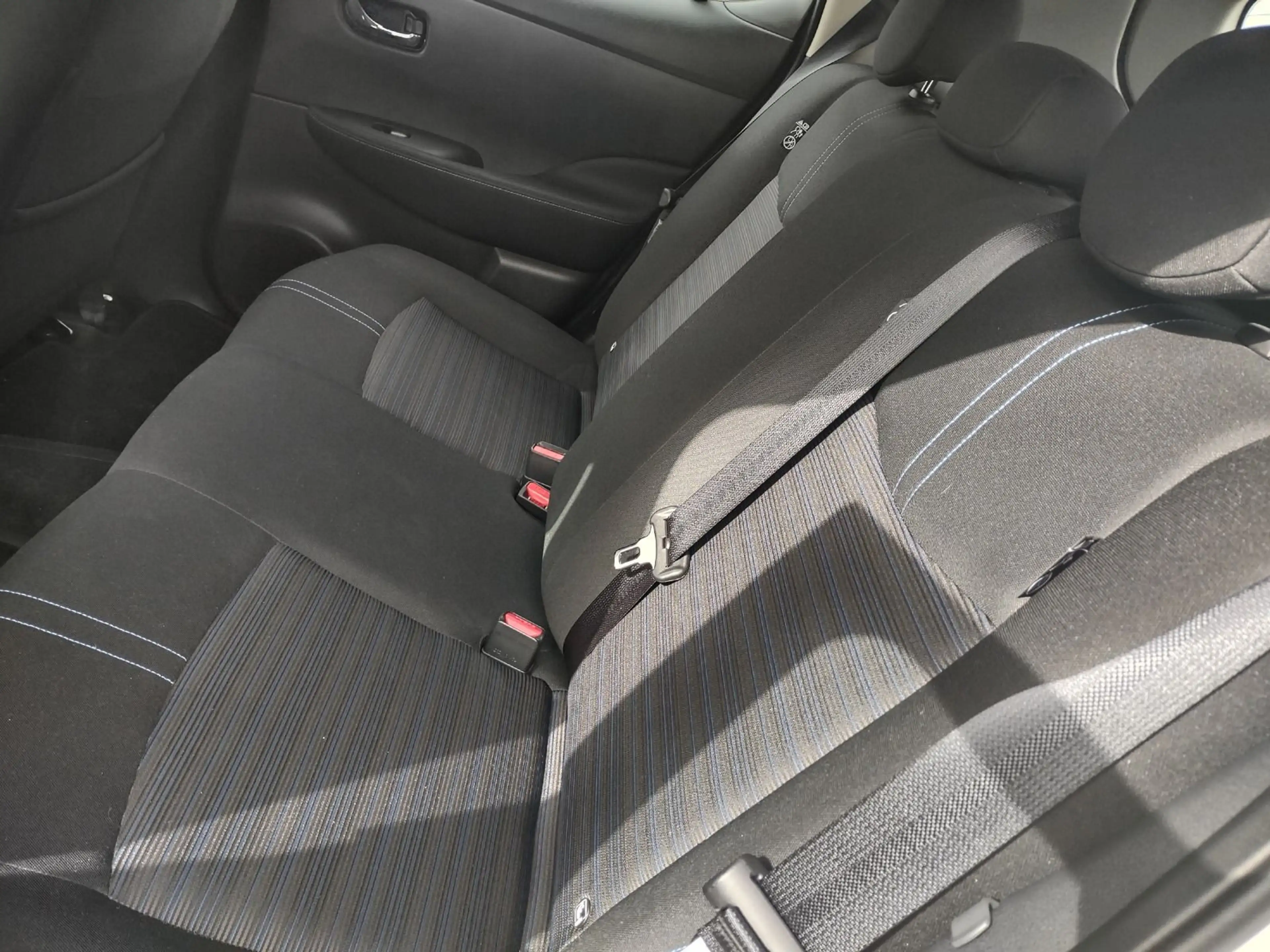 Nissan Leaf Acenta 40kW Winter-Paket / Kamera /  Winter — photo 12