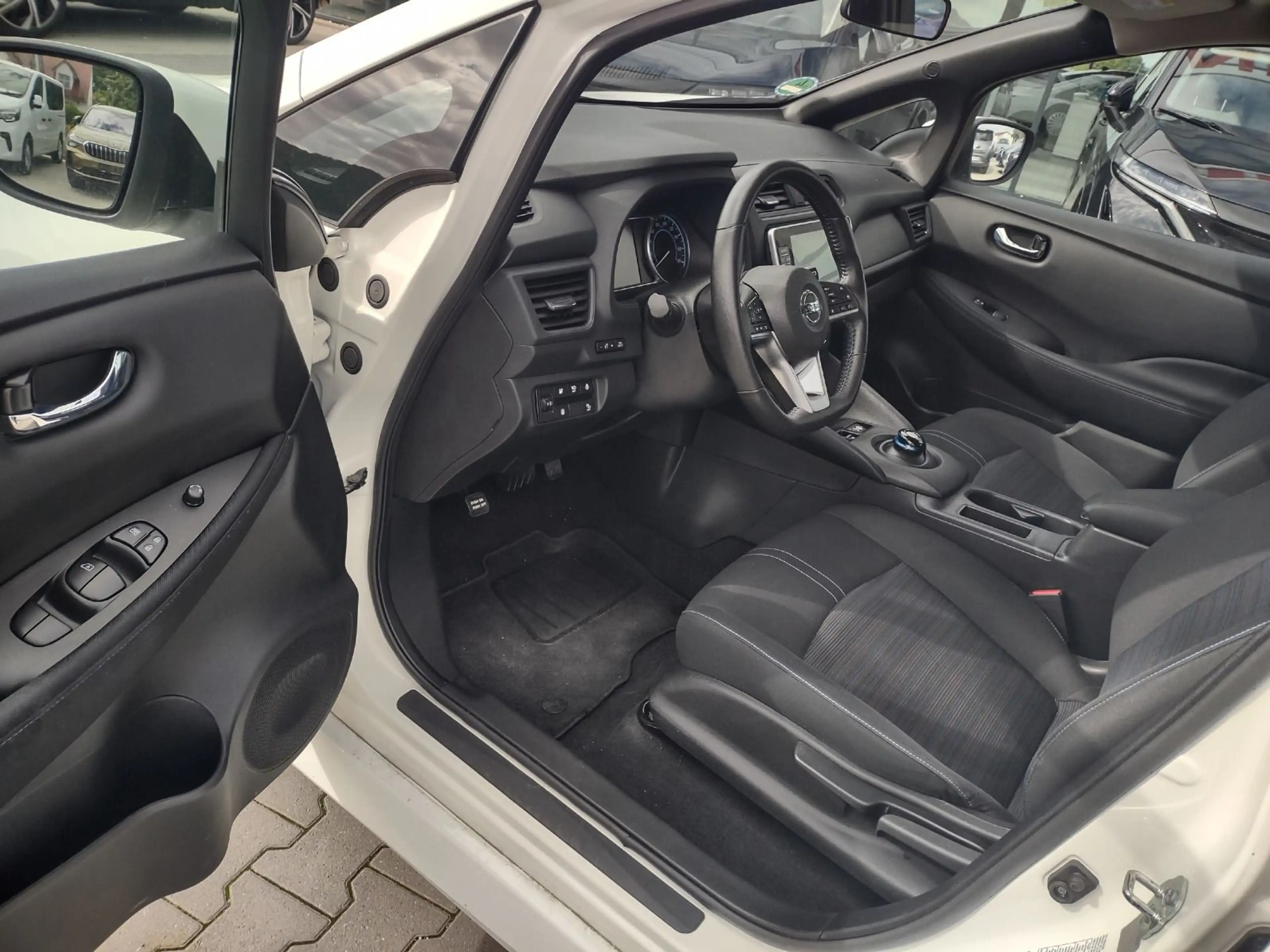 Nissan Leaf Acenta 40kW Winter-Paket / Kamera /  Winter — photo 14