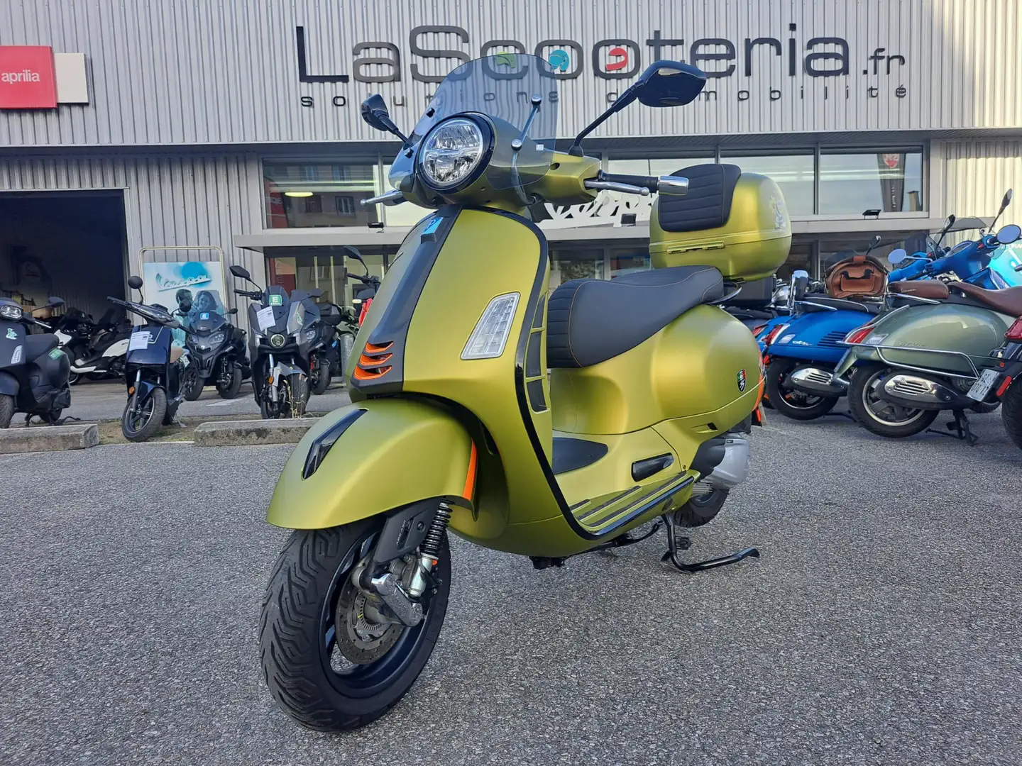 Vespa GTS 300 Vert - 1