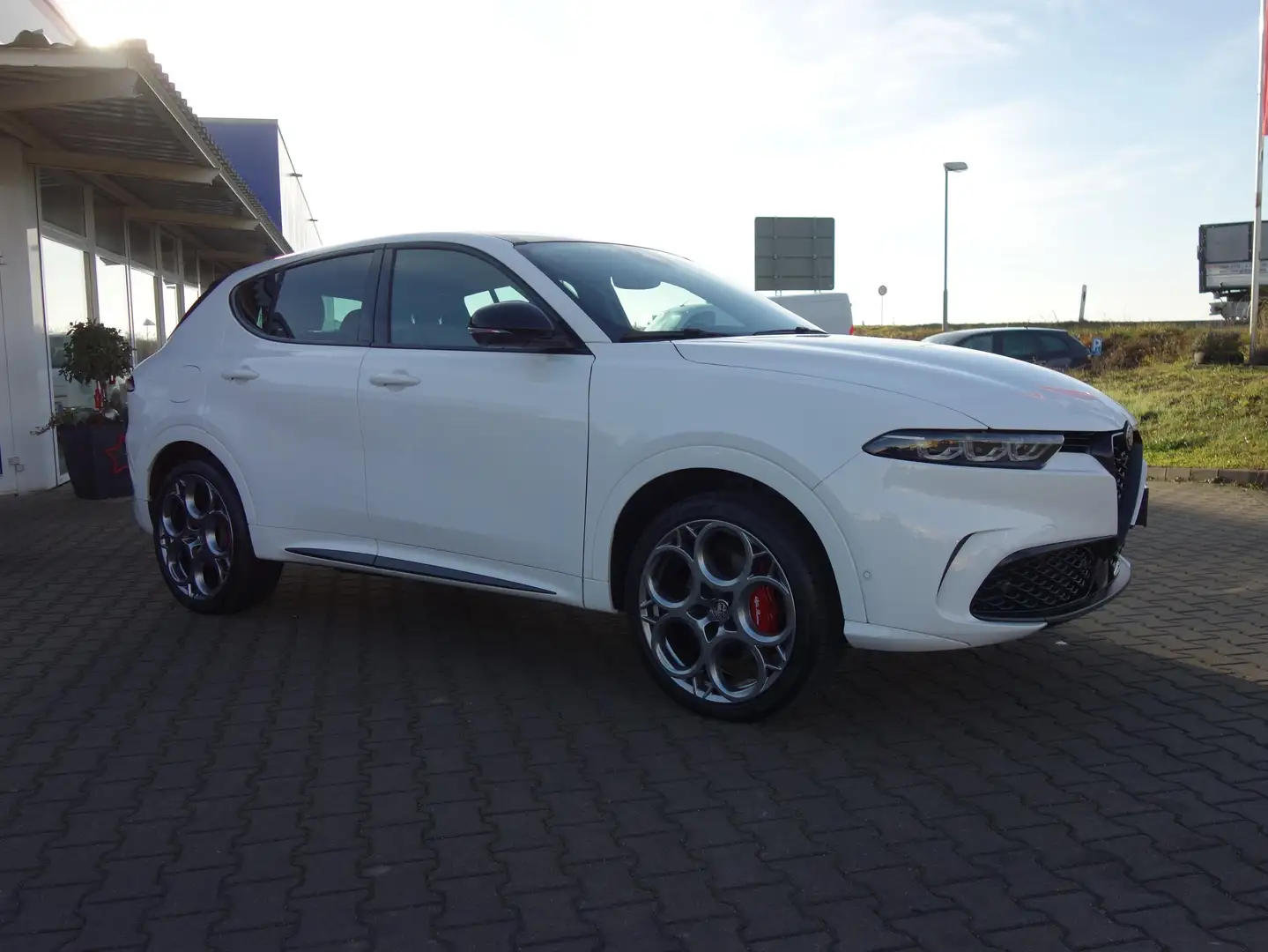 Alfa Romeo Tonale Tonale Plug-in-Hybrid 1.3 VGT  Q4 Tributo Italiano Weiß - 2