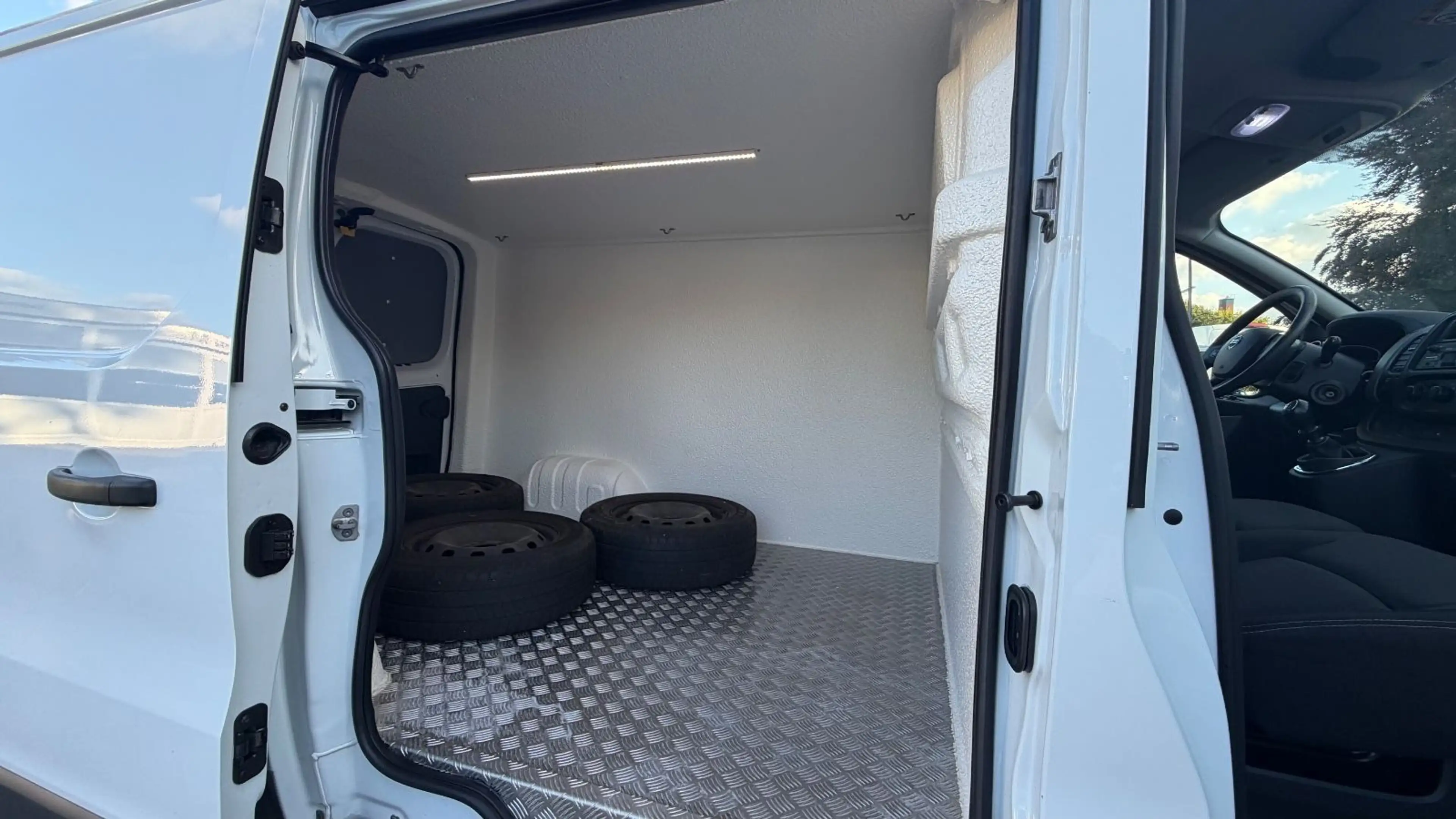 Nissan NV300 Kastenwagen L1H1 KLIMA/TEMPOMAT/AHK/SITZHZ — photo 13