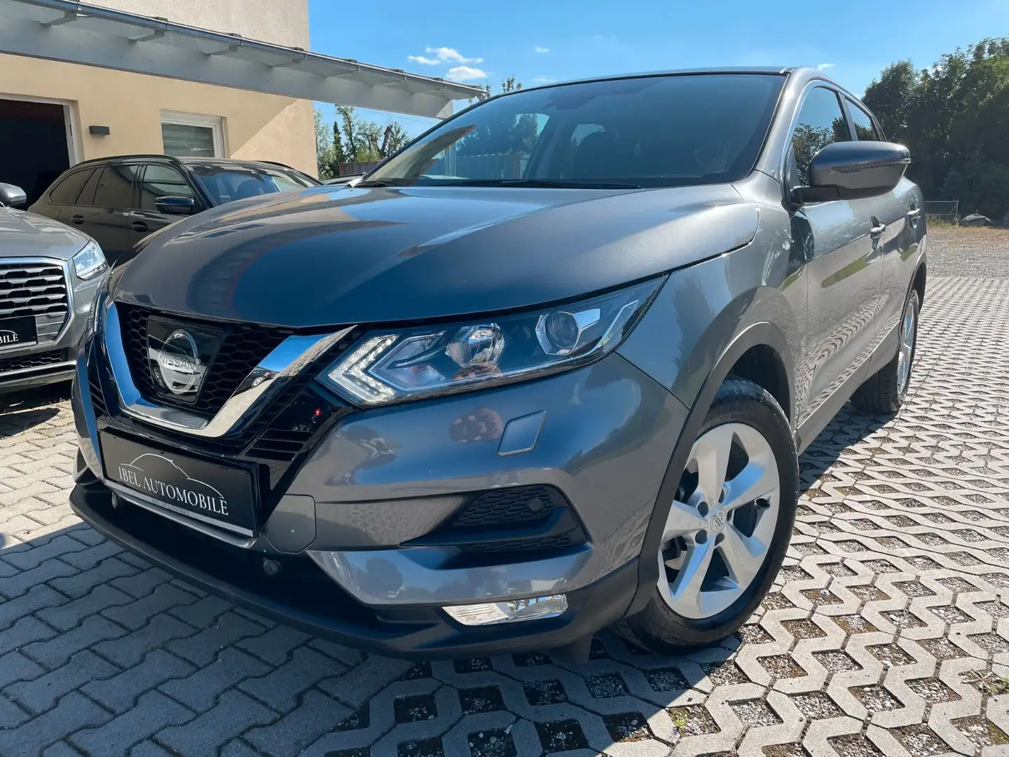 Nissan Qashqai 1.2 Acenta Facelift Navi AHK Temp RFKam Grau - 1