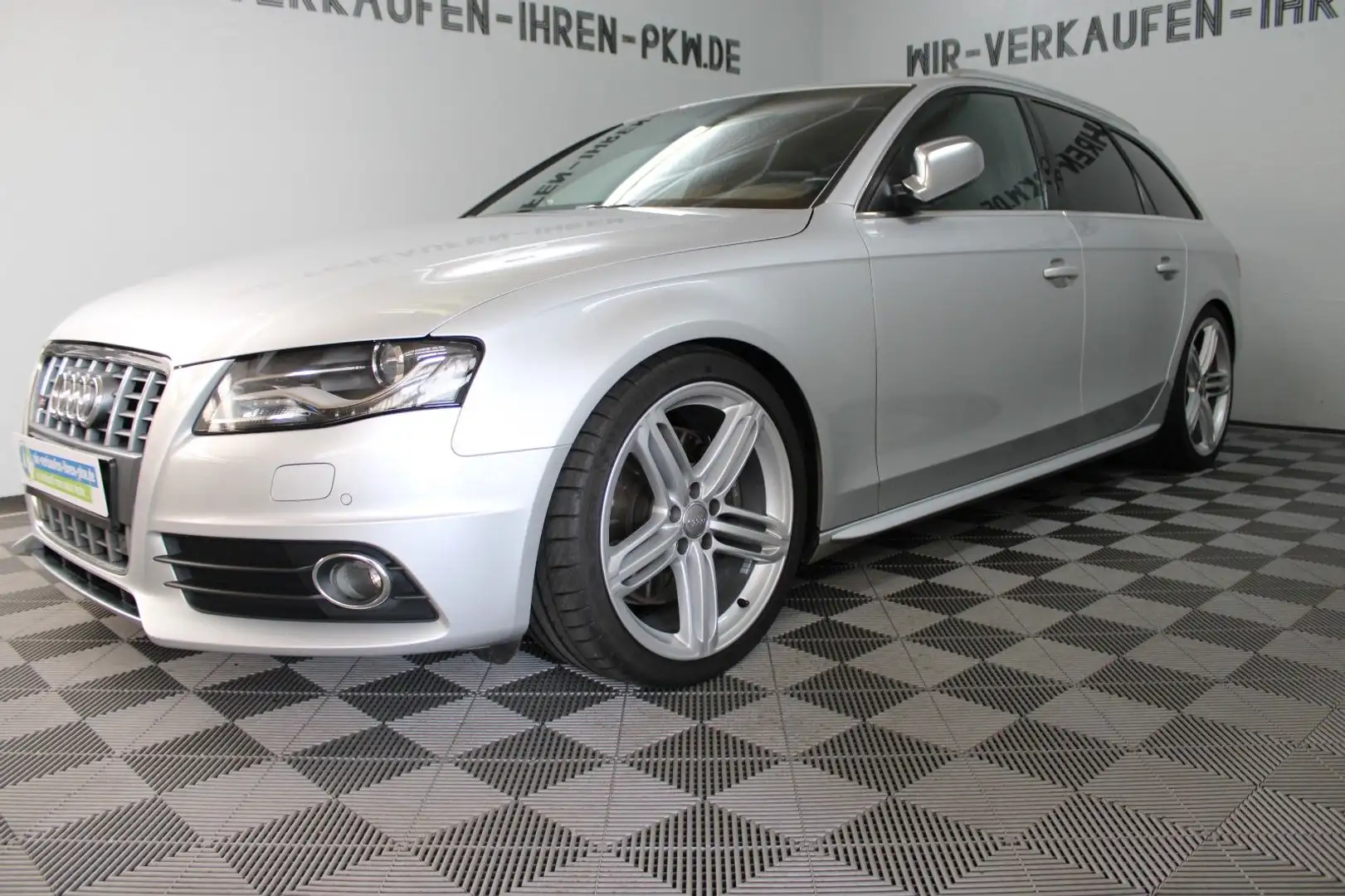 Audi S4 Avant 3.0 TFSI quattro 420PS KW V3 APR Stahlf Stříbrná - 2
