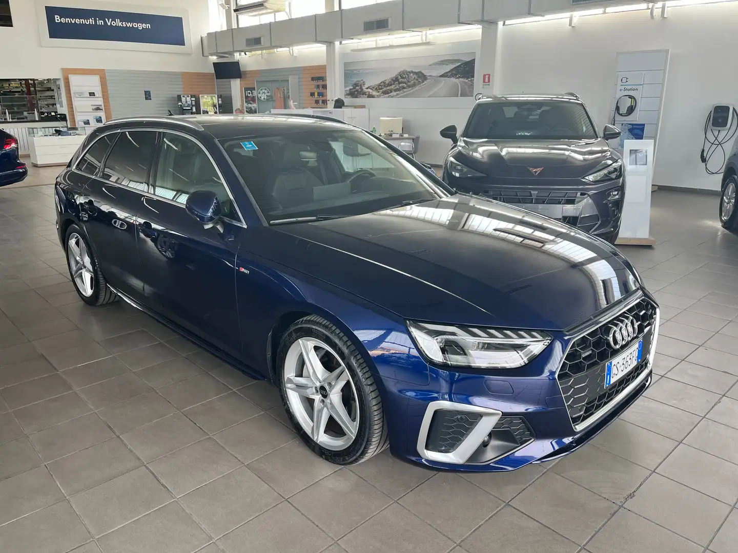 Audi A4 A4 Avant 40 2.0 tdi mhev S line edition 204 CV Bleu - 2