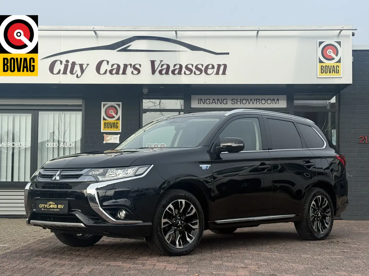 Mitsubishi Outlander 2.0 PHEV Pure 4wd Plug-in Hybrid automaat appla ca Negro - 1