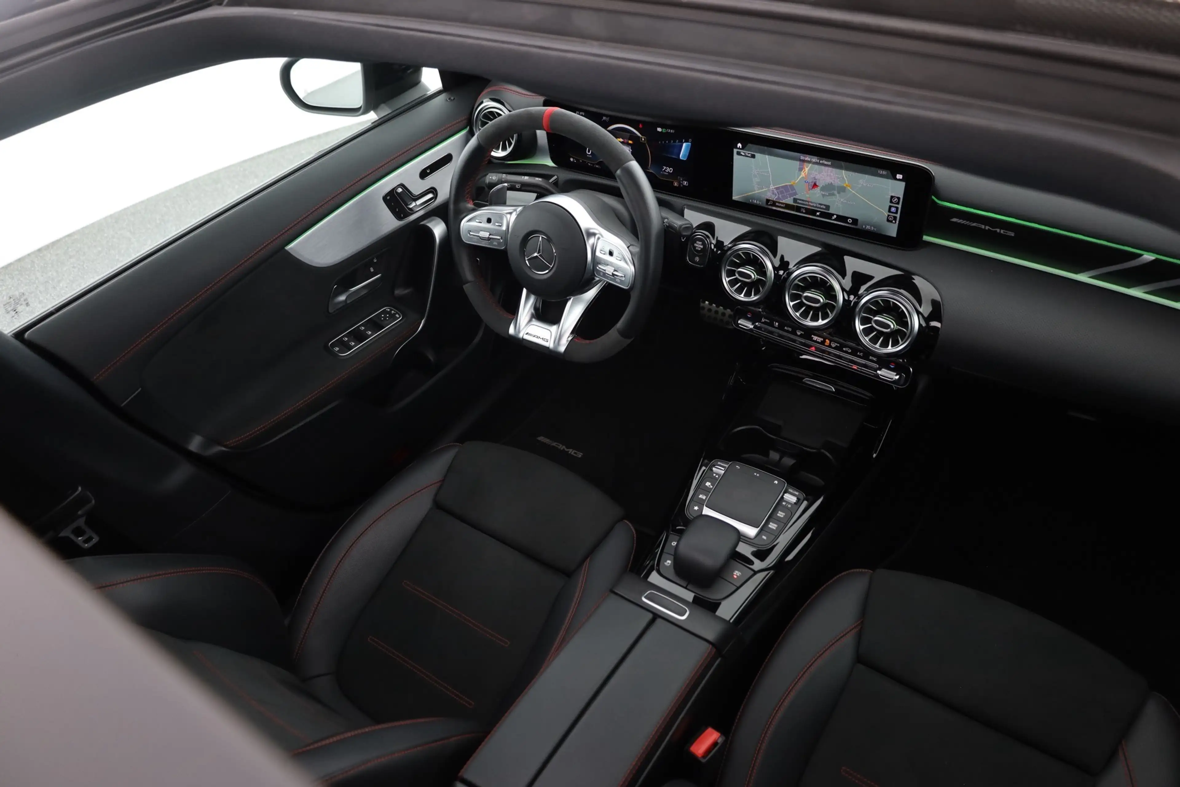 Mercedes-Benz CLA 45 AMG Shooting Brake 4Matic Panorama Kamera — photo 30