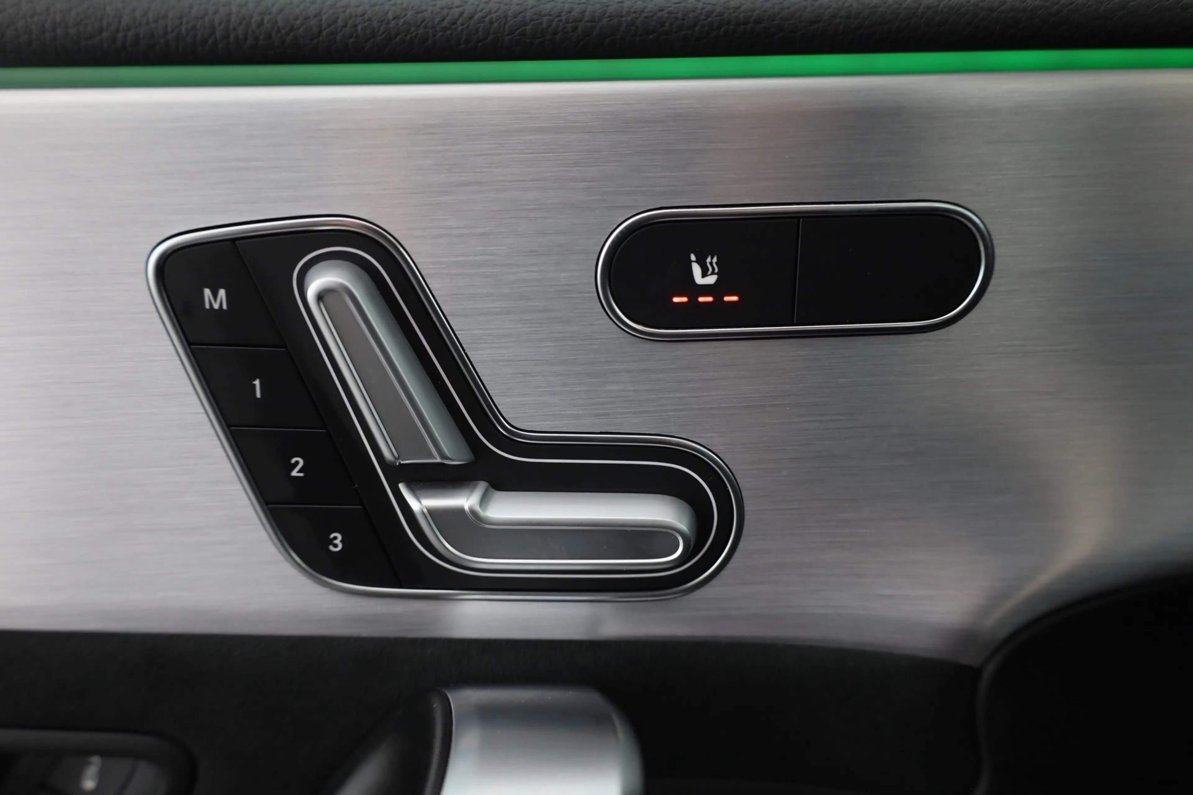 Mercedes-Benz CLA 45 AMG Shooting Brake 4Matic Panorama Kamera — photo 19