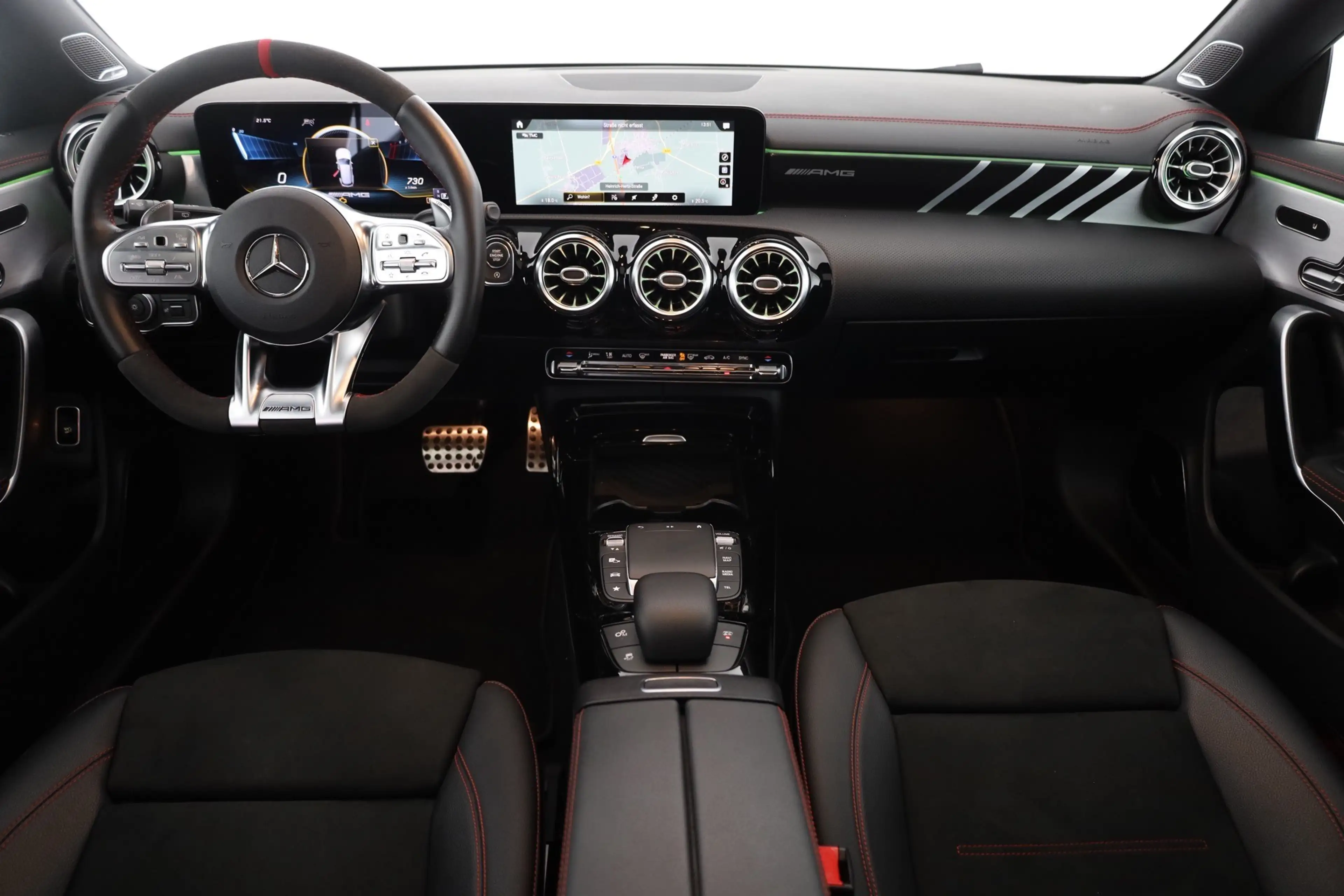 Mercedes-Benz CLA 45 AMG Shooting Brake 4Matic Panorama Kamera — photo 12