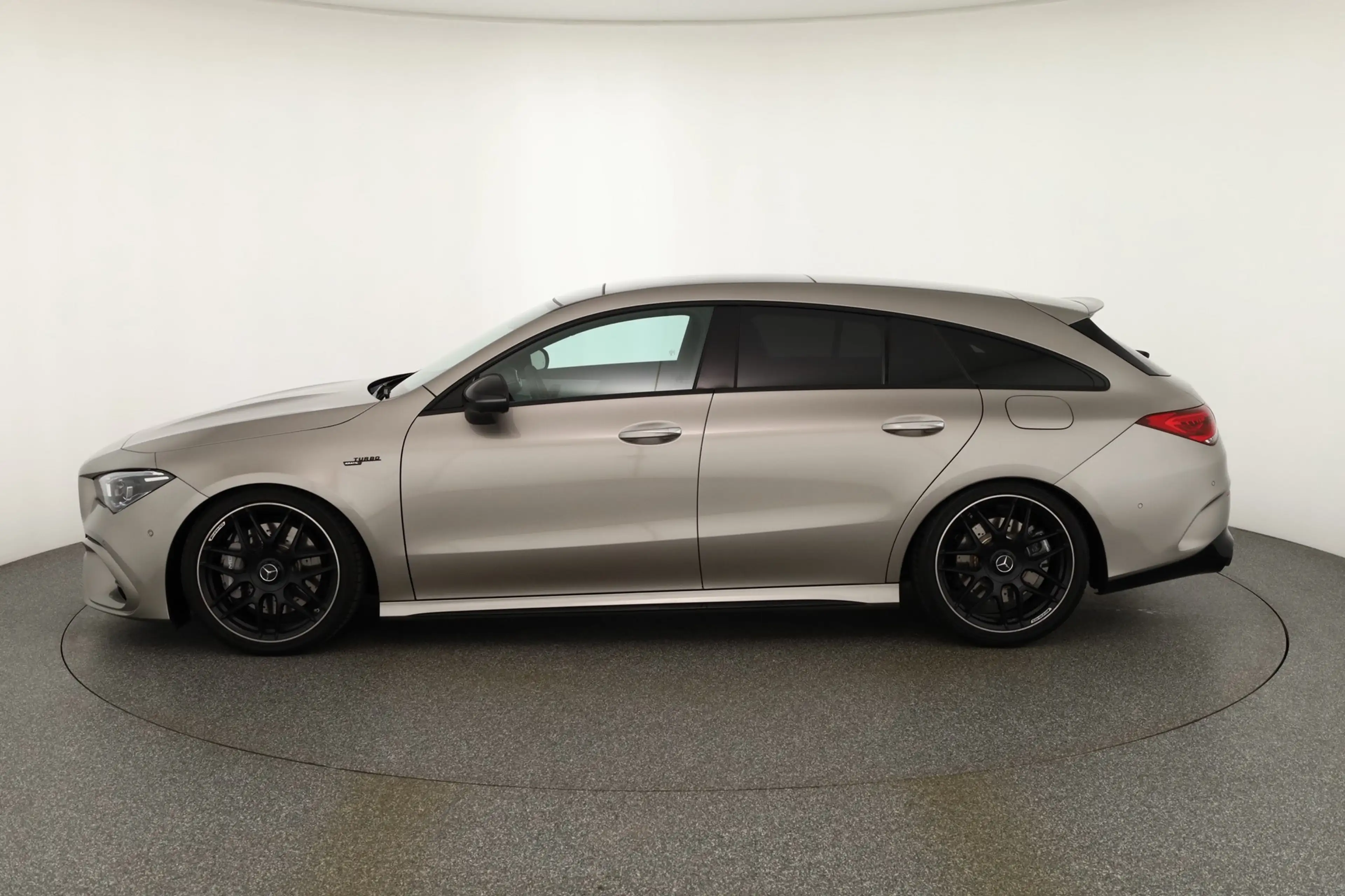 Mercedes-Benz CLA 45 AMG Shooting Brake 4Matic Panorama Kamera — photo 2