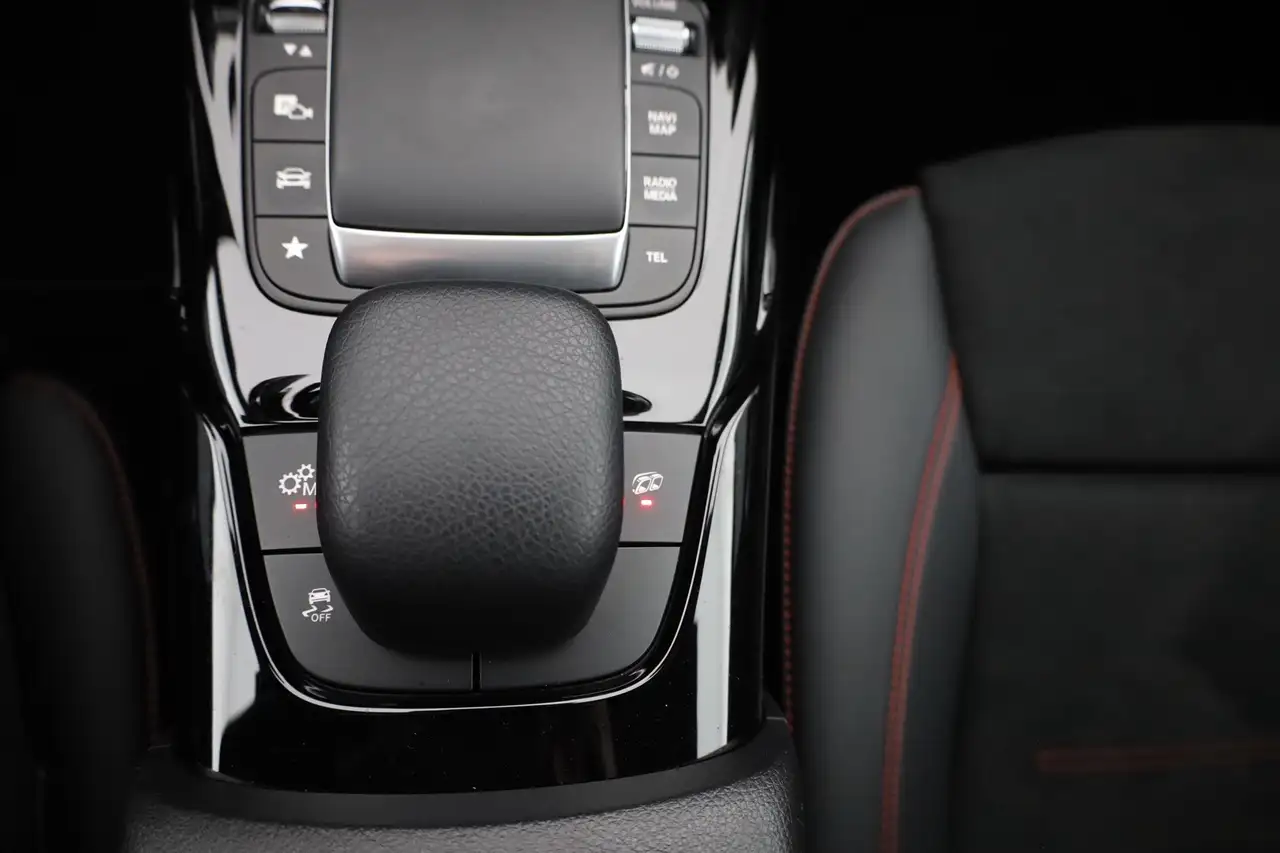Mercedes-Benz CLA Shooting Brake 4Matic Panorama Kamera, миниатюра 26