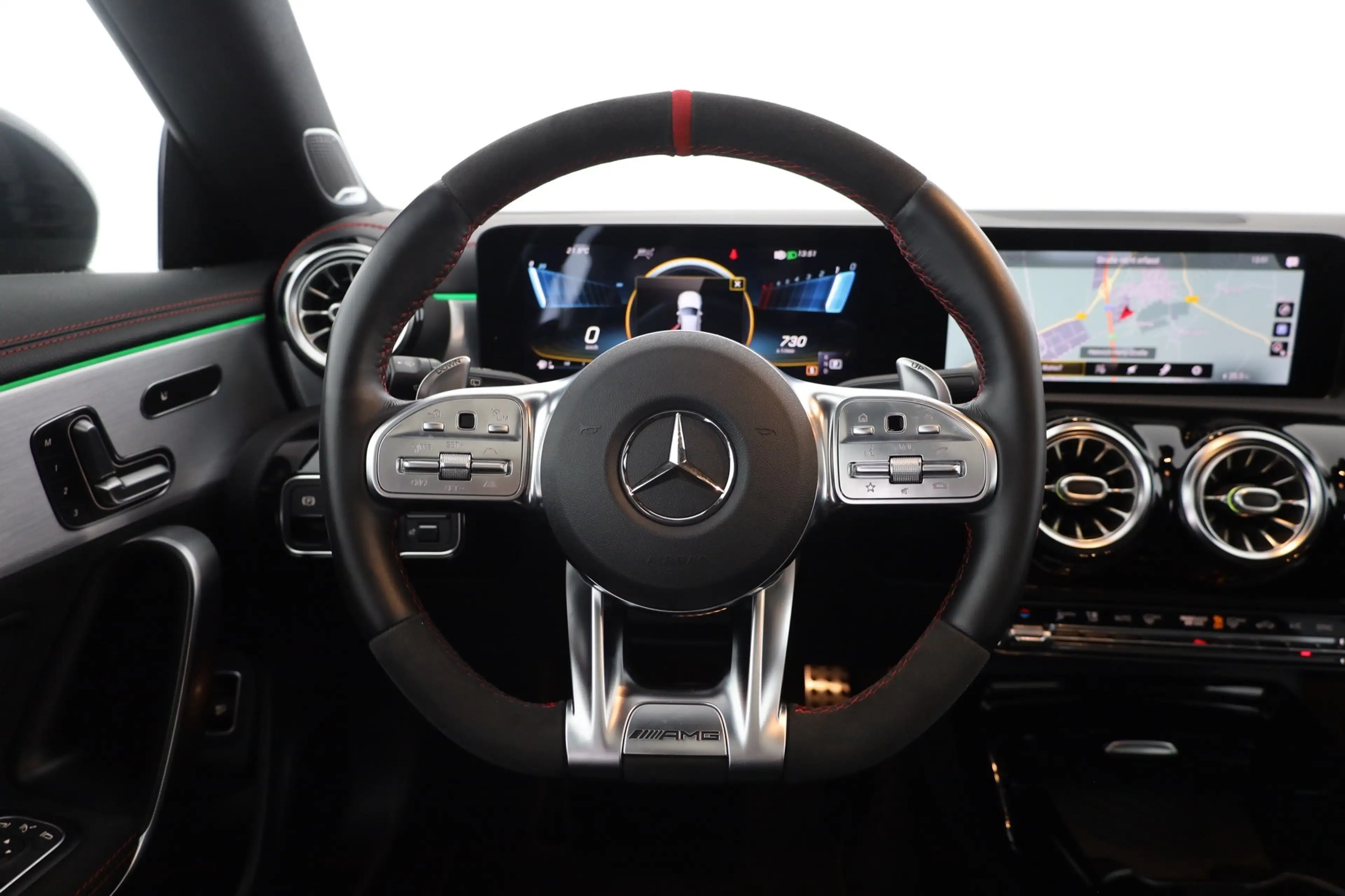 Mercedes-Benz CLA 45 AMG Shooting Brake 4Matic Panorama Kamera — photo 13