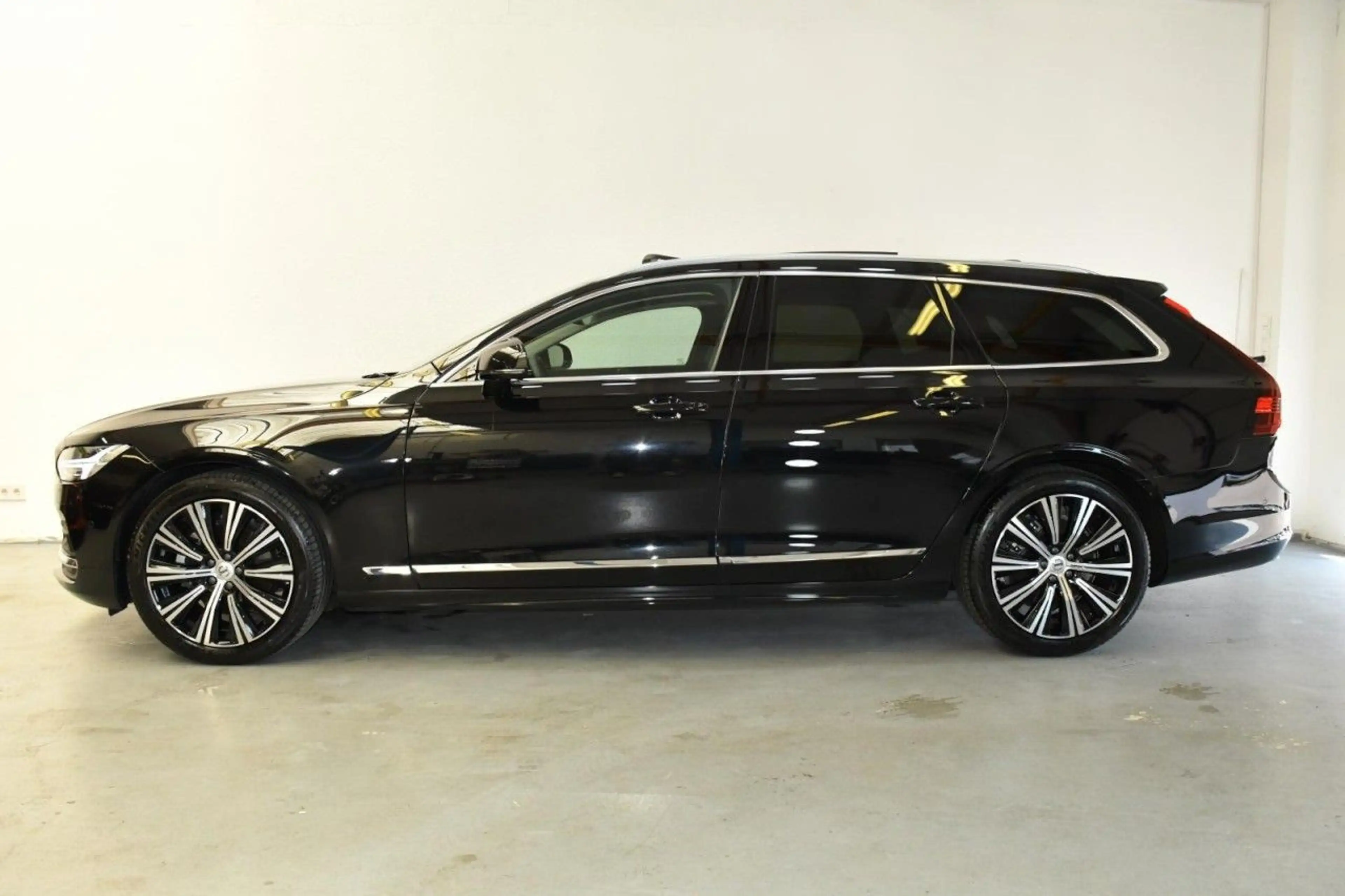 Volvo V90 Ultimate Bright HuD*360*PAN*ST.HZ*H&K*BeLÜF Klima — photo 9