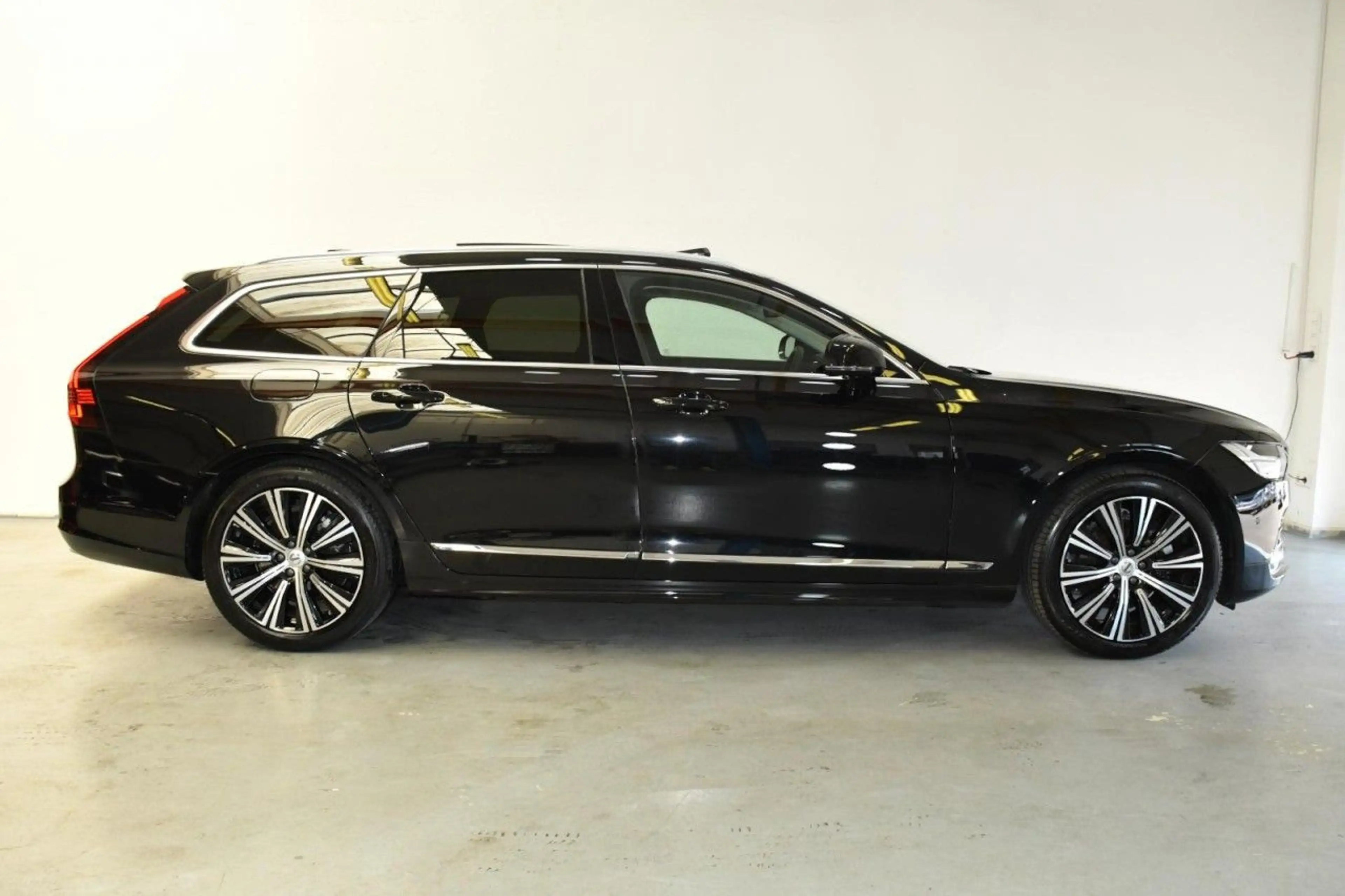 Volvo V90 Ultimate Bright HuD*360*PAN*ST.HZ*H&K*BeLÜF Klima — photo 5