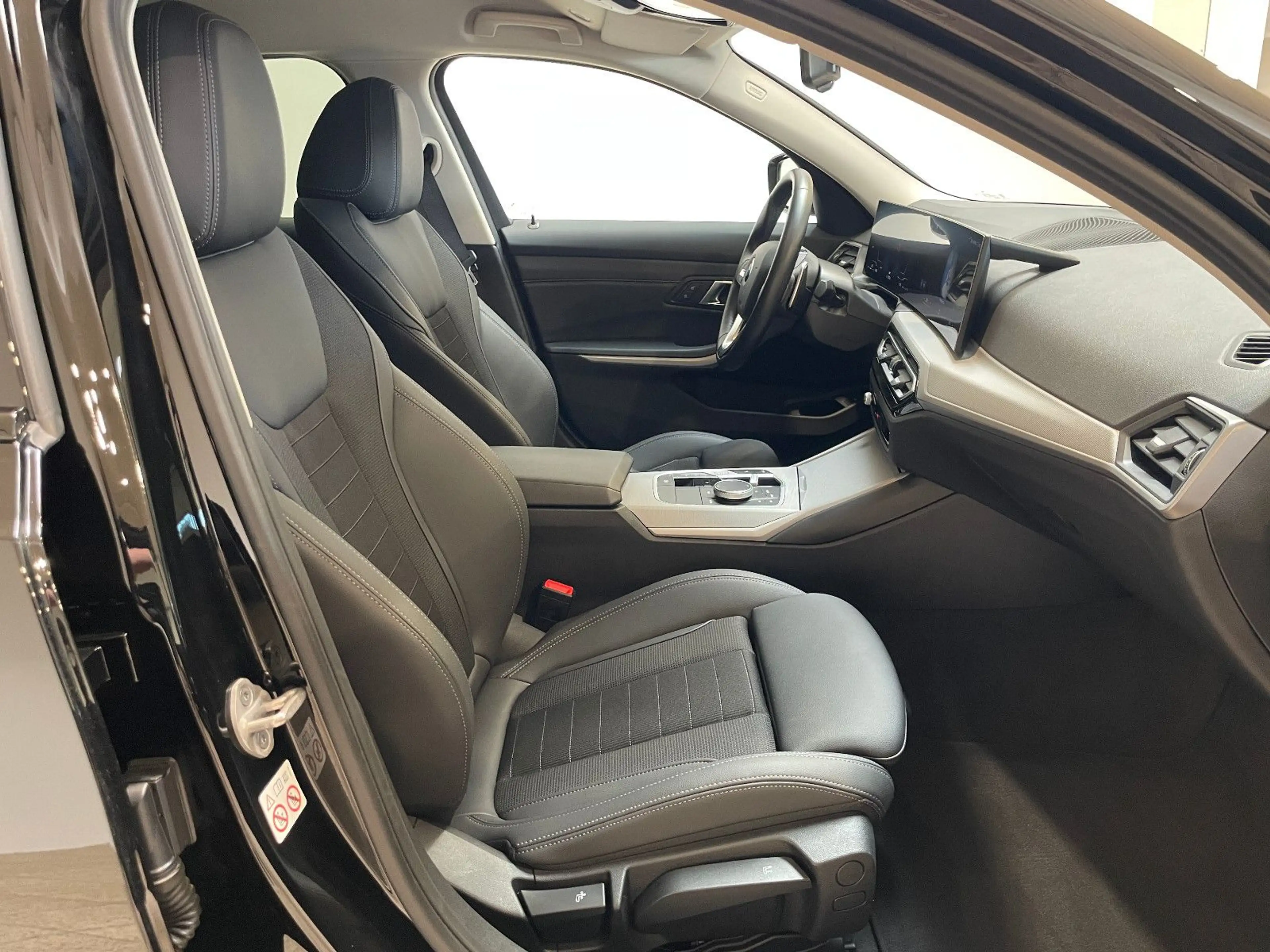 BMW 318 d Touring 1.Hand*Sport Sitze*Teil-Leder*M — photo 17