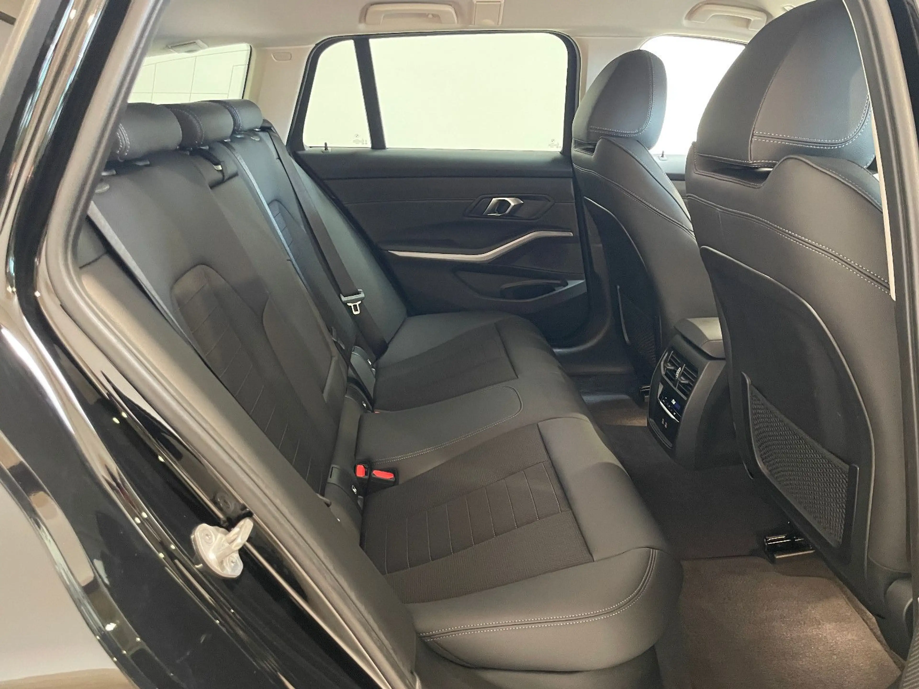 BMW 318 d Touring 1.Hand*Sport Sitze*Teil-Leder*M — photo 16