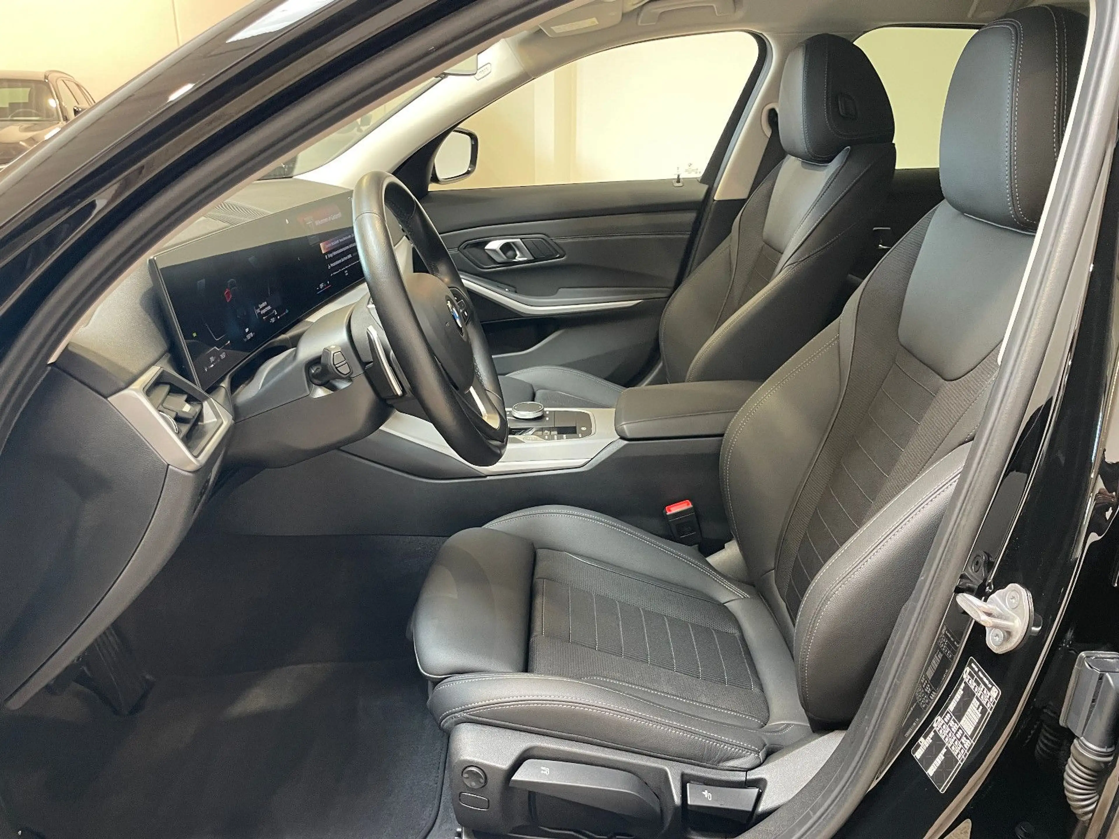 BMW 318 d Touring 1.Hand*Sport Sitze*Teil-Leder*M — photo 13