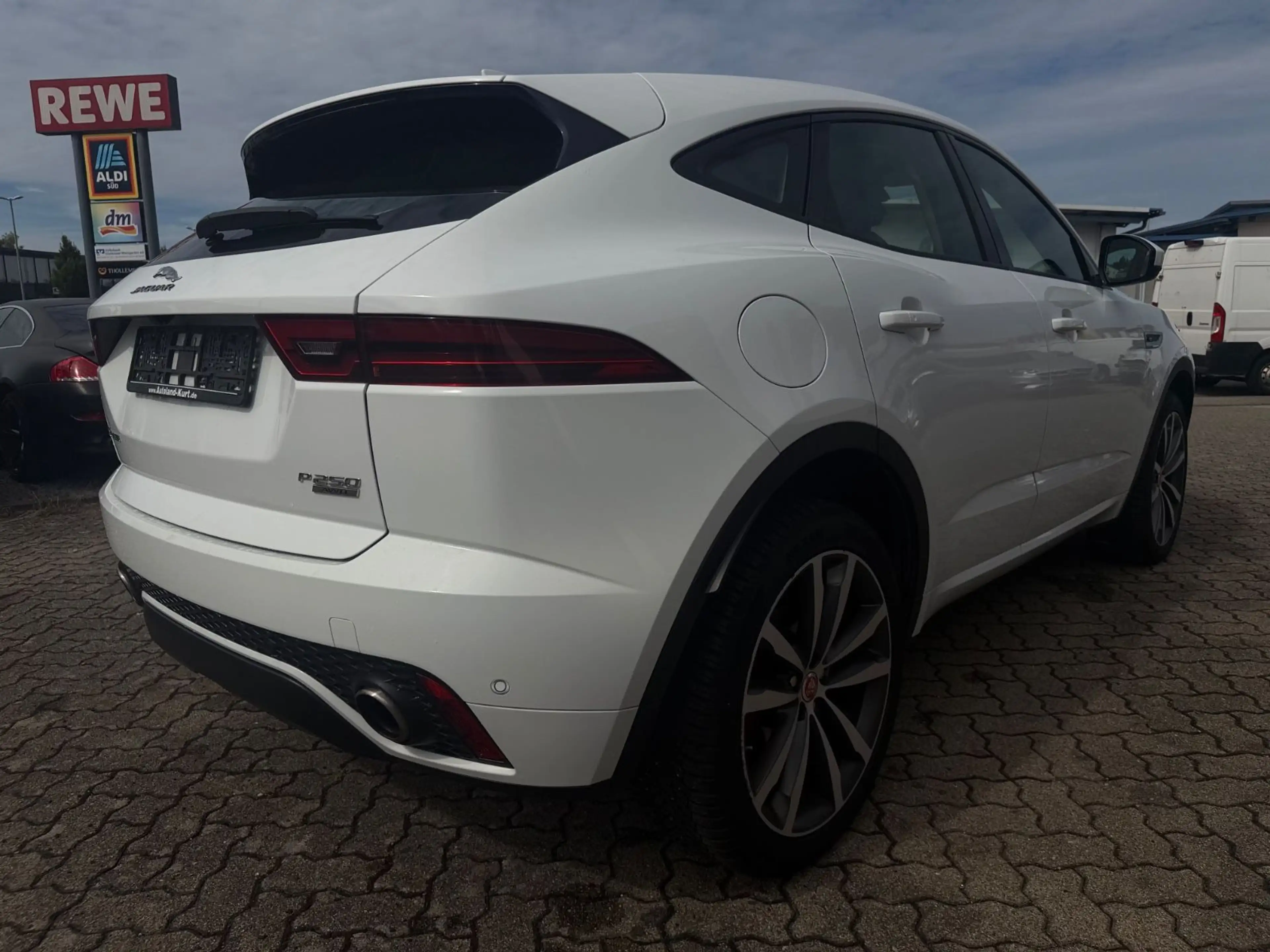 Jaguar E-Pace E-PACE R-Dynamic S AWD — photo 7