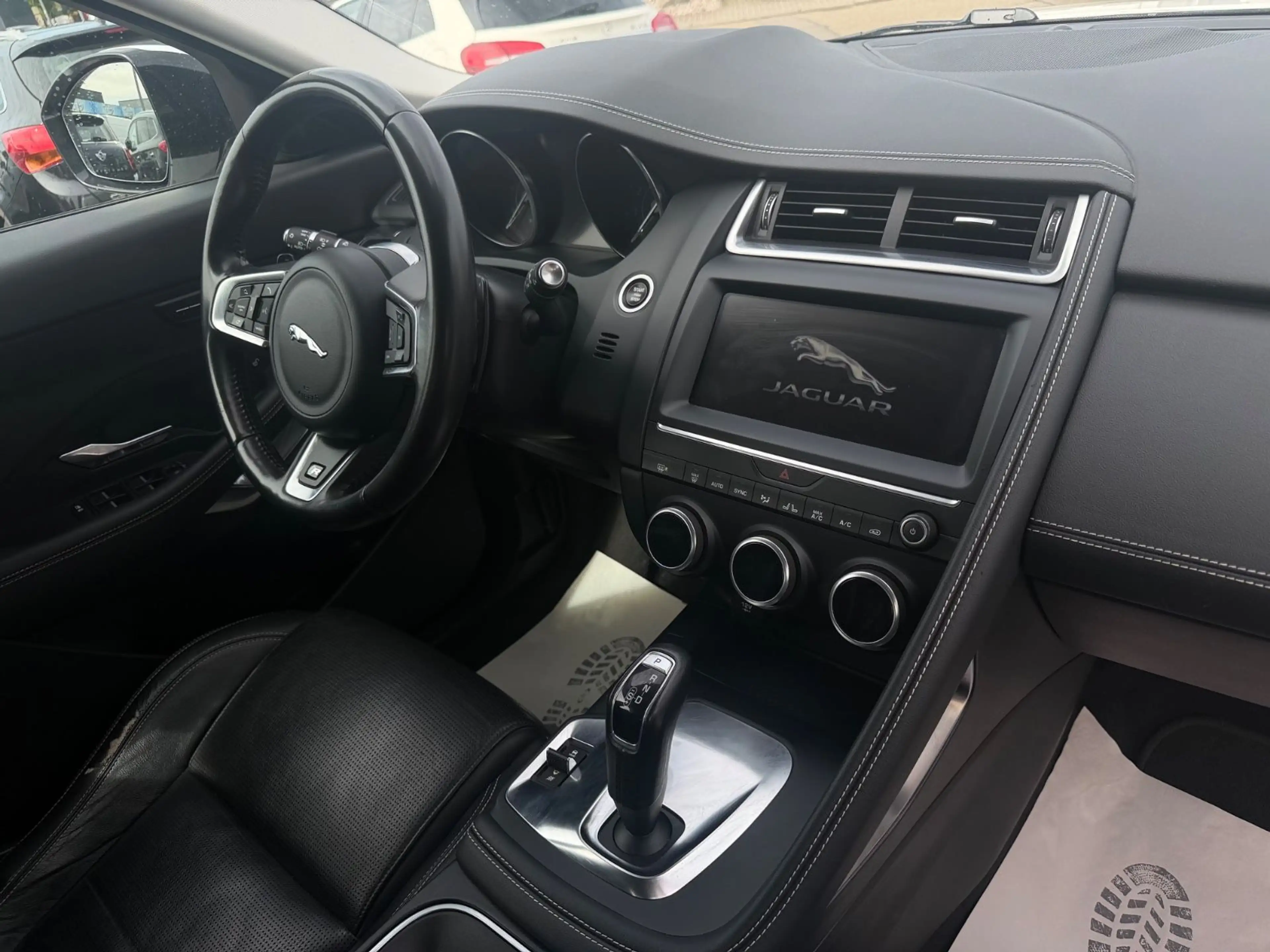 Jaguar E-Pace E-PACE R-Dynamic S AWD — photo 13