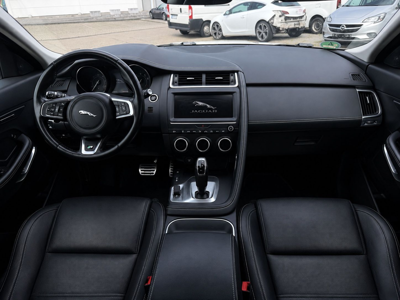 Jaguar E-Pace E-PACE R-Dynamic S AWD — photo 11