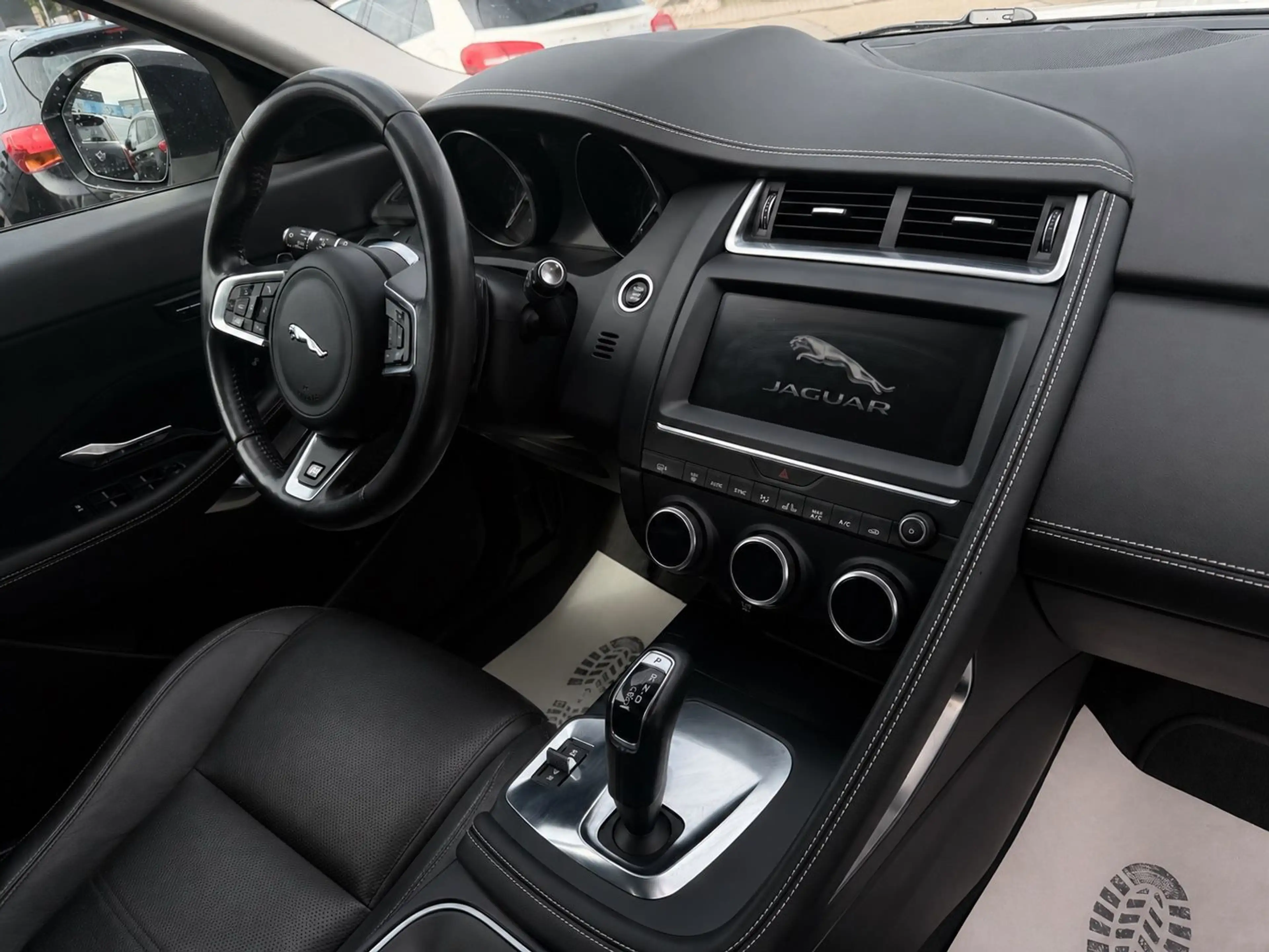 Jaguar E-Pace E-PACE R-Dynamic S AWD — photo 10