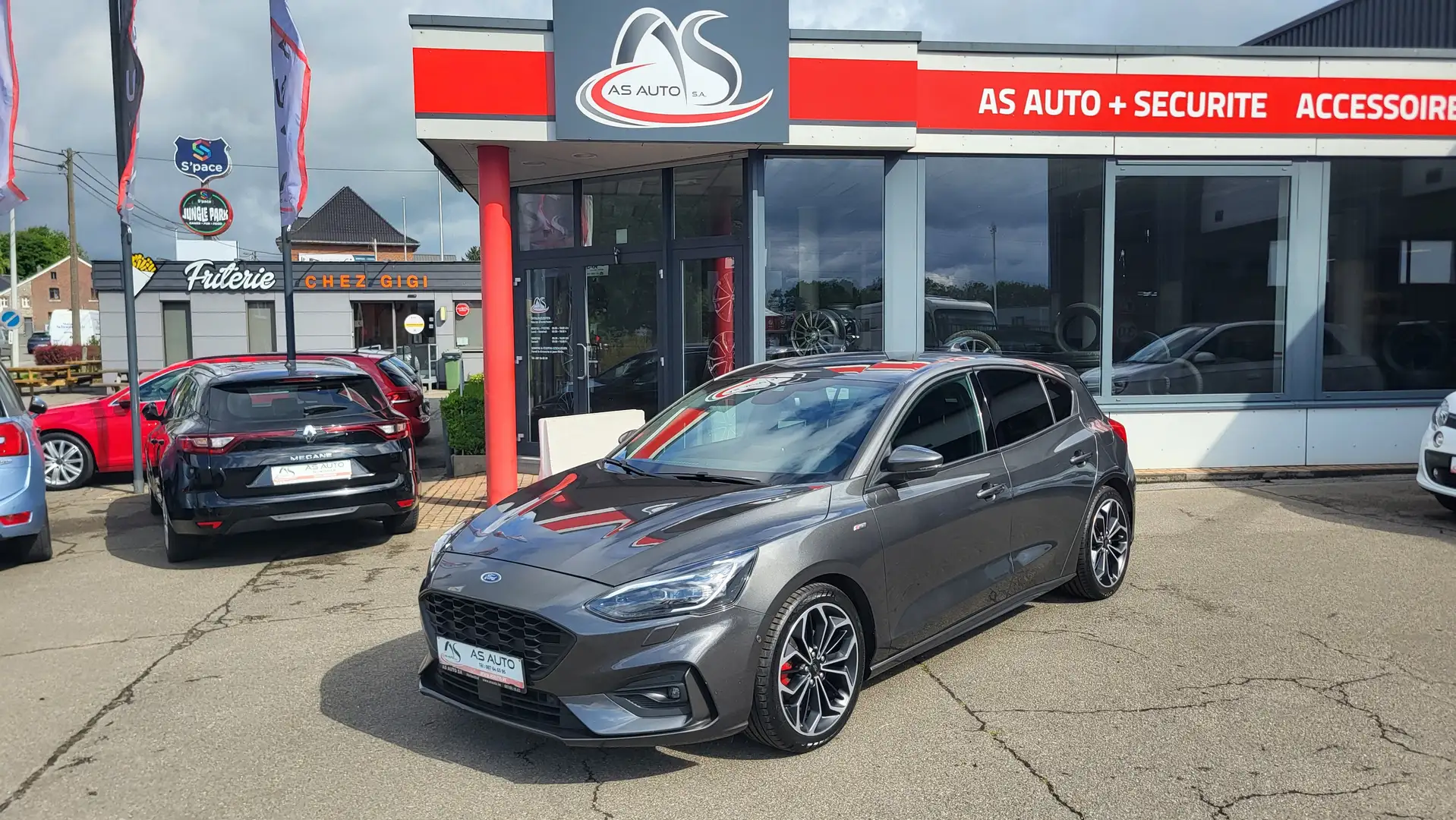 Ford Focus 5P 1.0i EcoBoost 125cv ST-Line Gris - 1