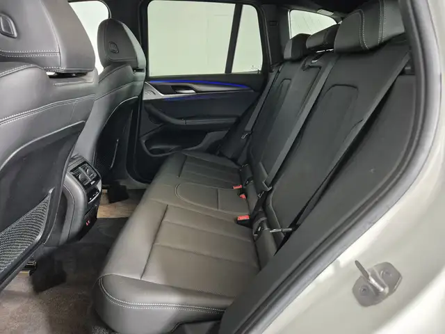 BMW X3 view 8