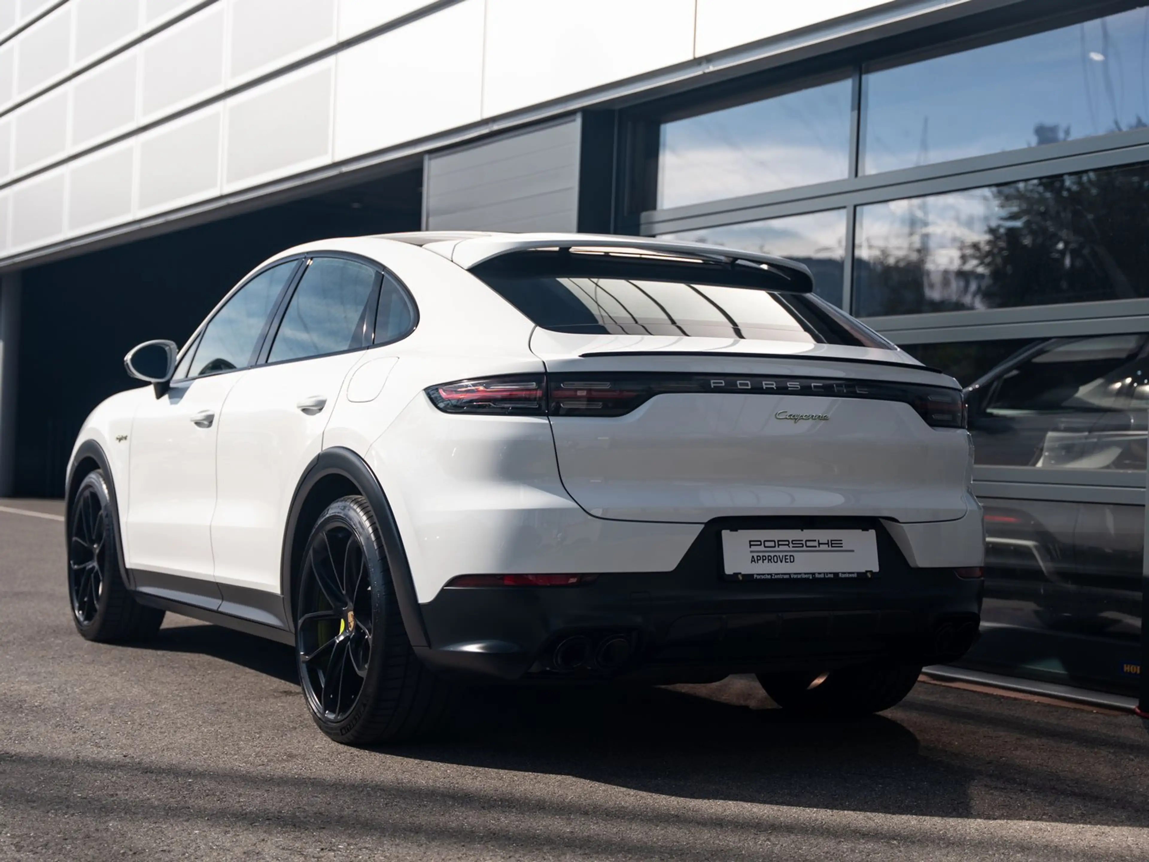 Porsche Cayenne E-Hybrid Coupé — photo 3