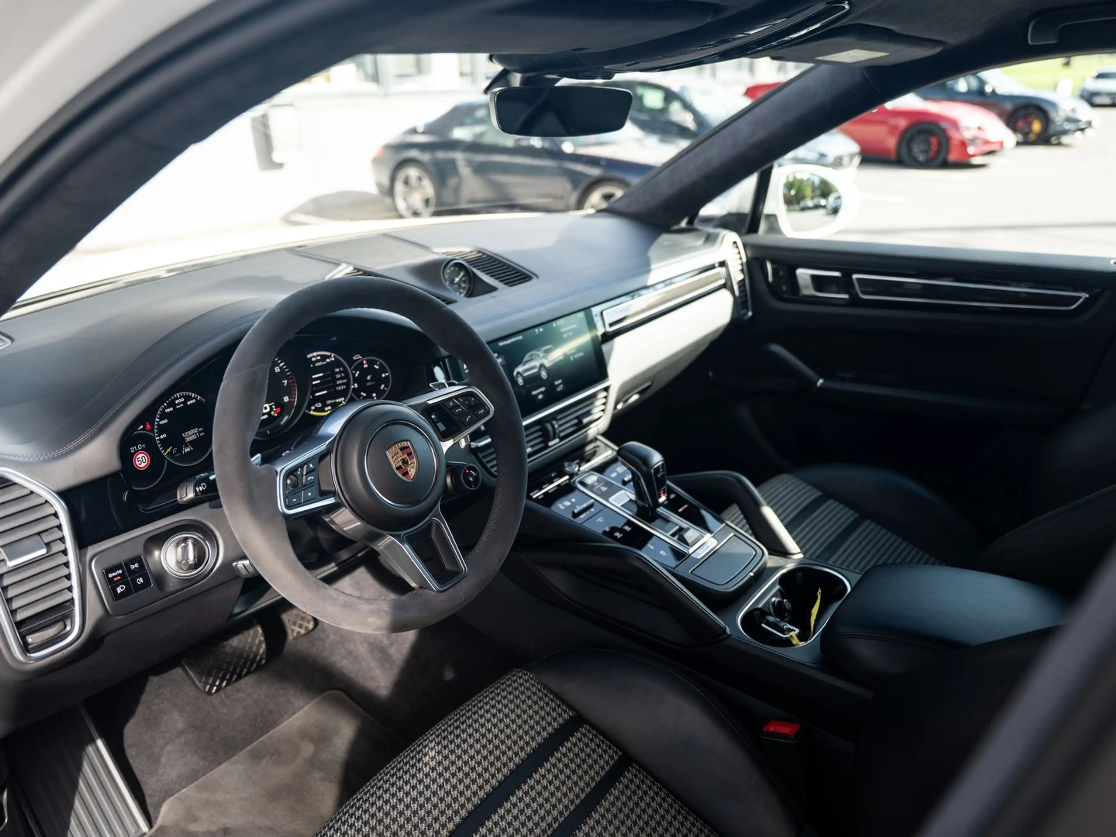 Porsche Cayenne E-Hybrid Coupé — photo 10