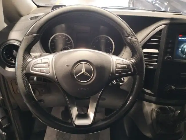 Mercedes-Benz Vito view 13