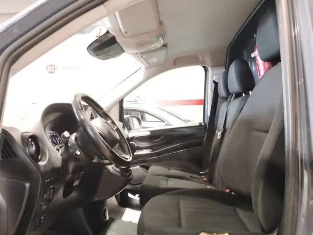 Mercedes-Benz Vito view 9