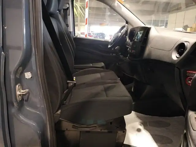Mercedes-Benz Vito view 11