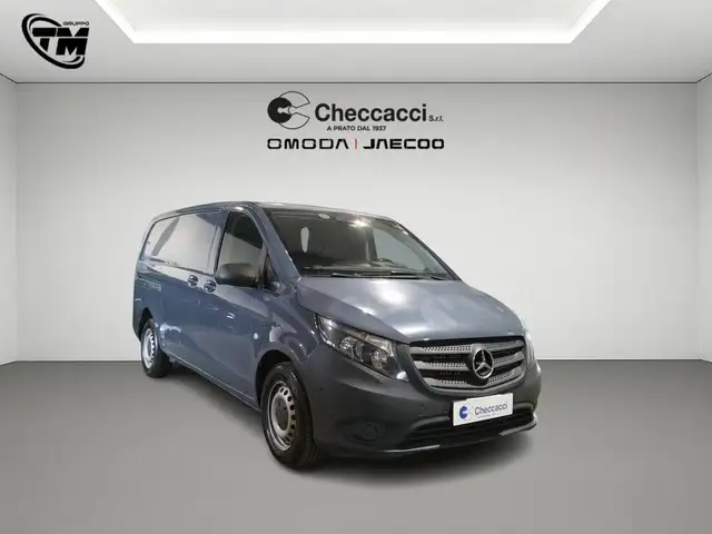 Mercedes-Benz Vito view 4