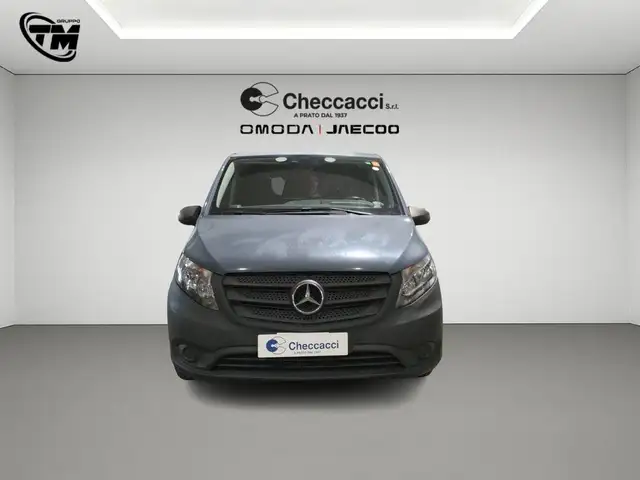 Mercedes-Benz Vito view 3