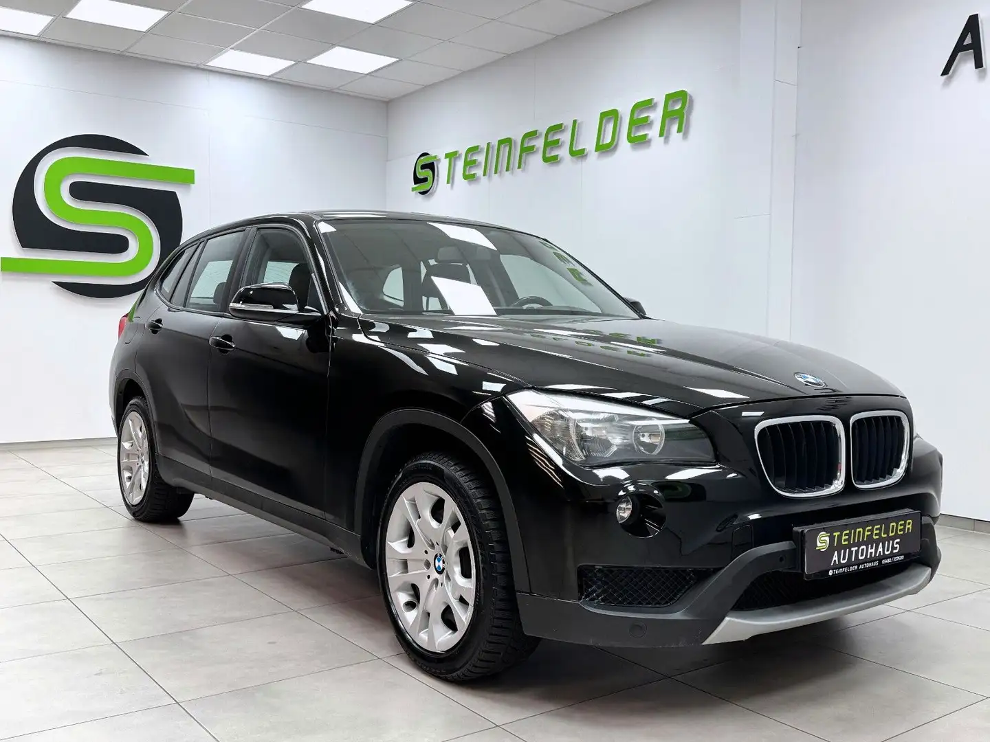 BMW X1 18 d xDrive / SHZ / PDC / AUTOMATIK Černá - 1