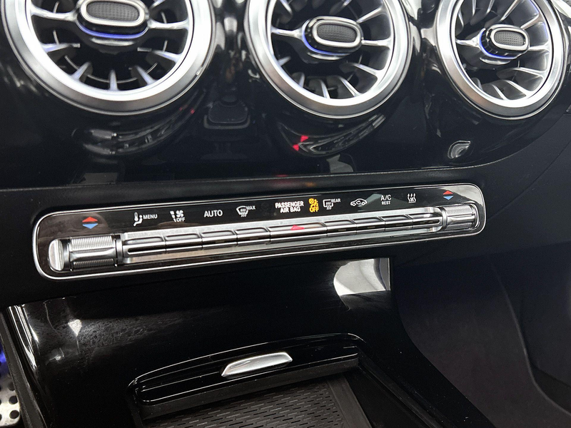 Mercedes-Benz CLA 250 e AMG Line — photo 11