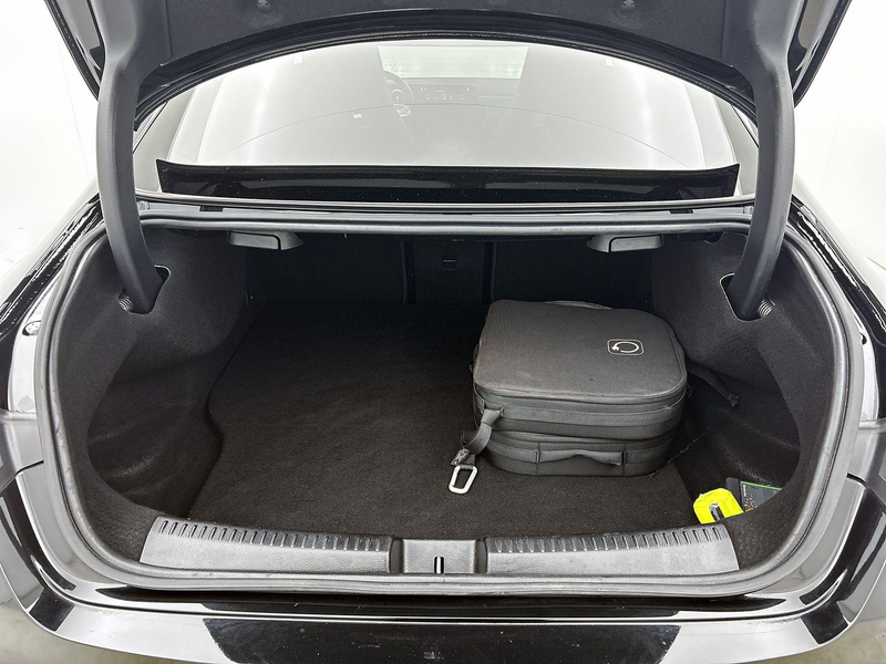 Mercedes-Benz CLA 250 e AMG Line — photo 14