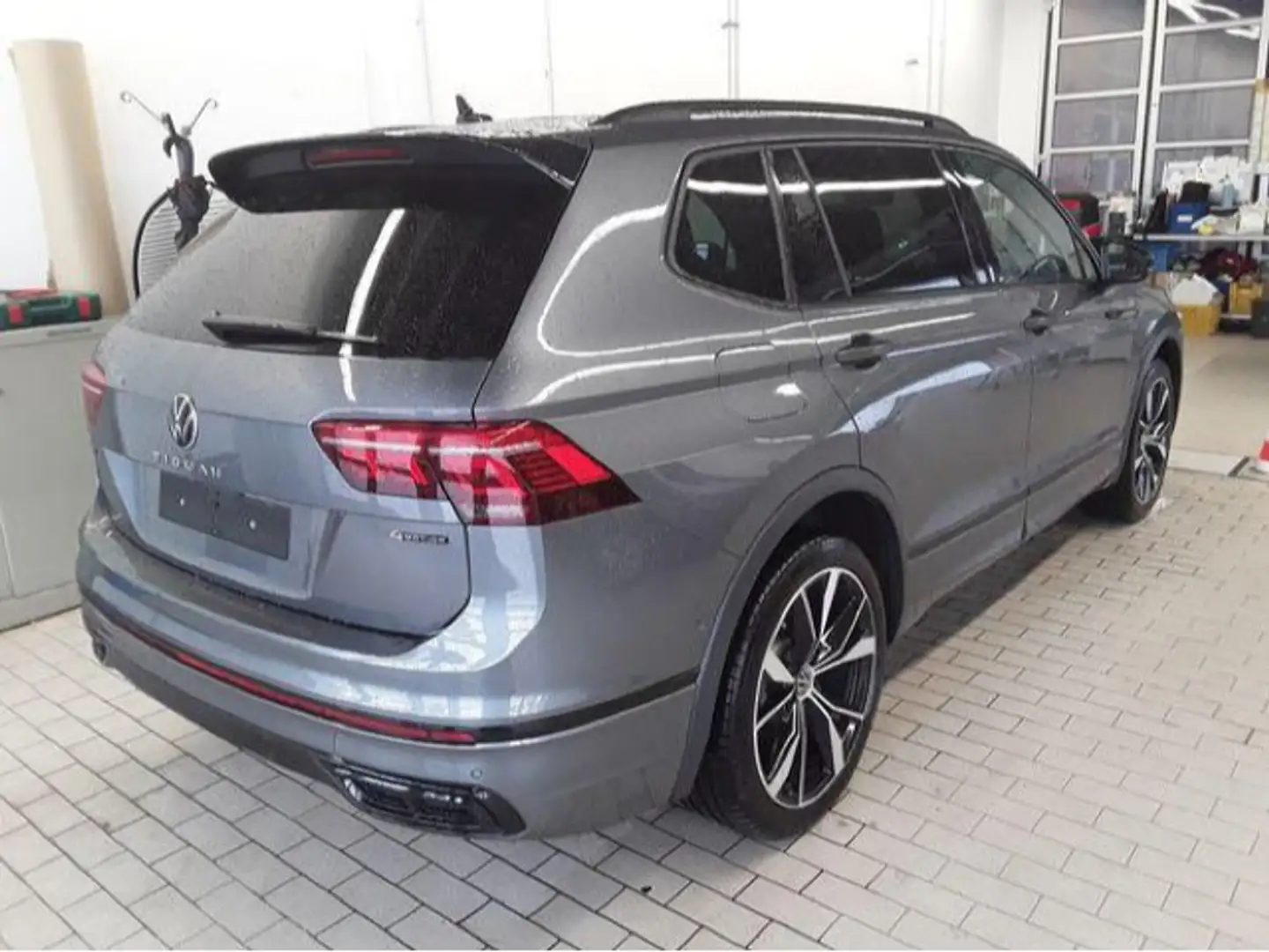 Volkswagen Tiguan Allspace 2.0 TDI DSG 4Motion R-Line Navi Grau - 2