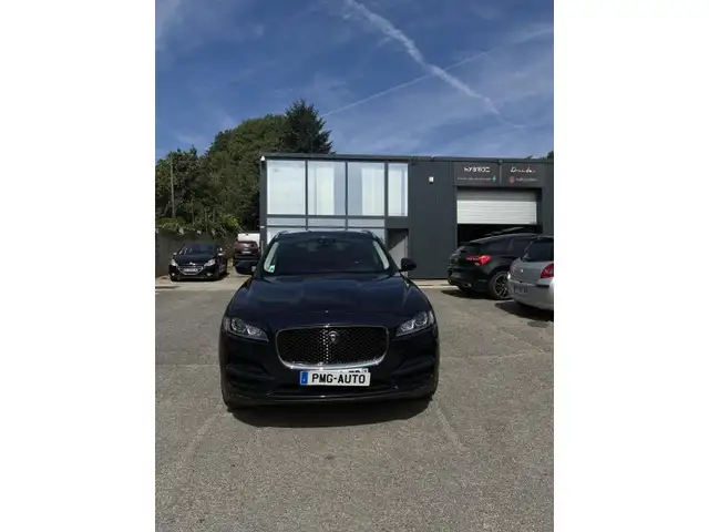 Jaguar F-Pace view 4