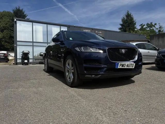 Jaguar F-Pace view 14
