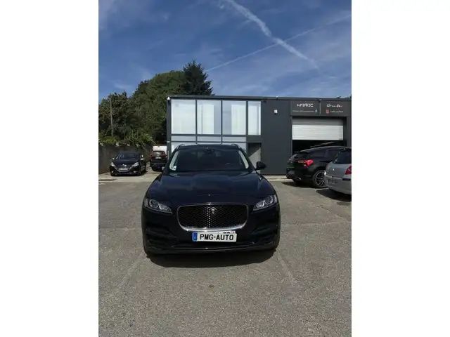 Jaguar F-Pace view 9